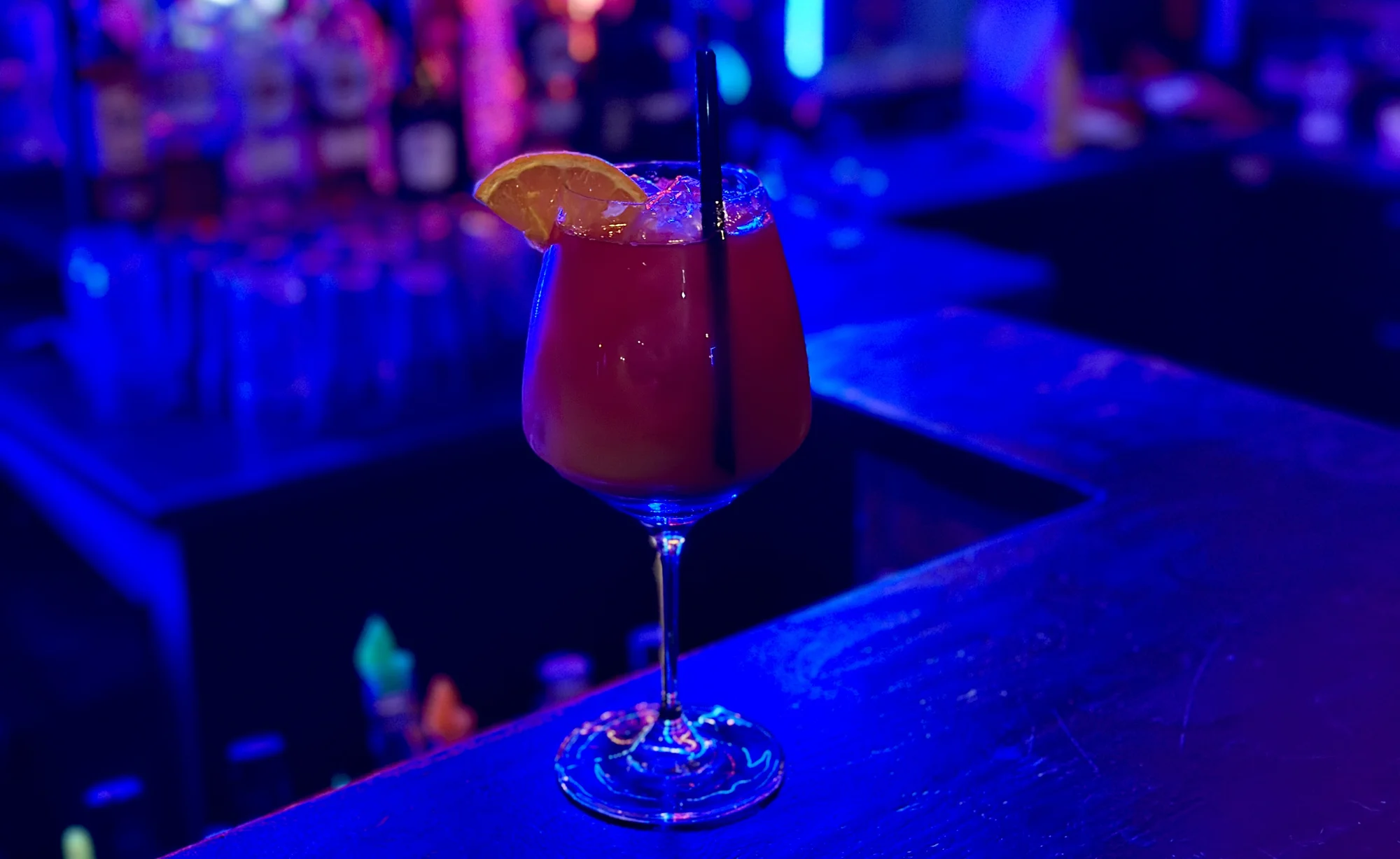 Drinky, hry i vodnice: voucher na 500–1 500 Kč do baru v centru Prahy