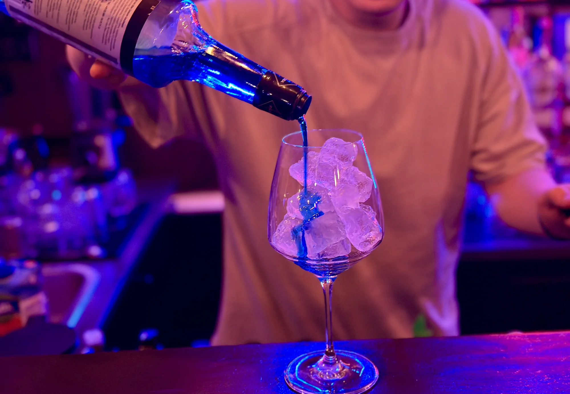 Drinky, hry i vodnice: voucher na 500–1 500 Kč do baru v centru Prahy