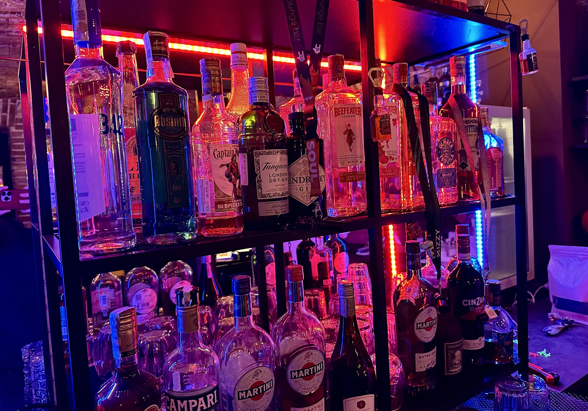 Drinky, hry i vodnice: voucher na 500–1 500 Kč do baru v centru Prahy