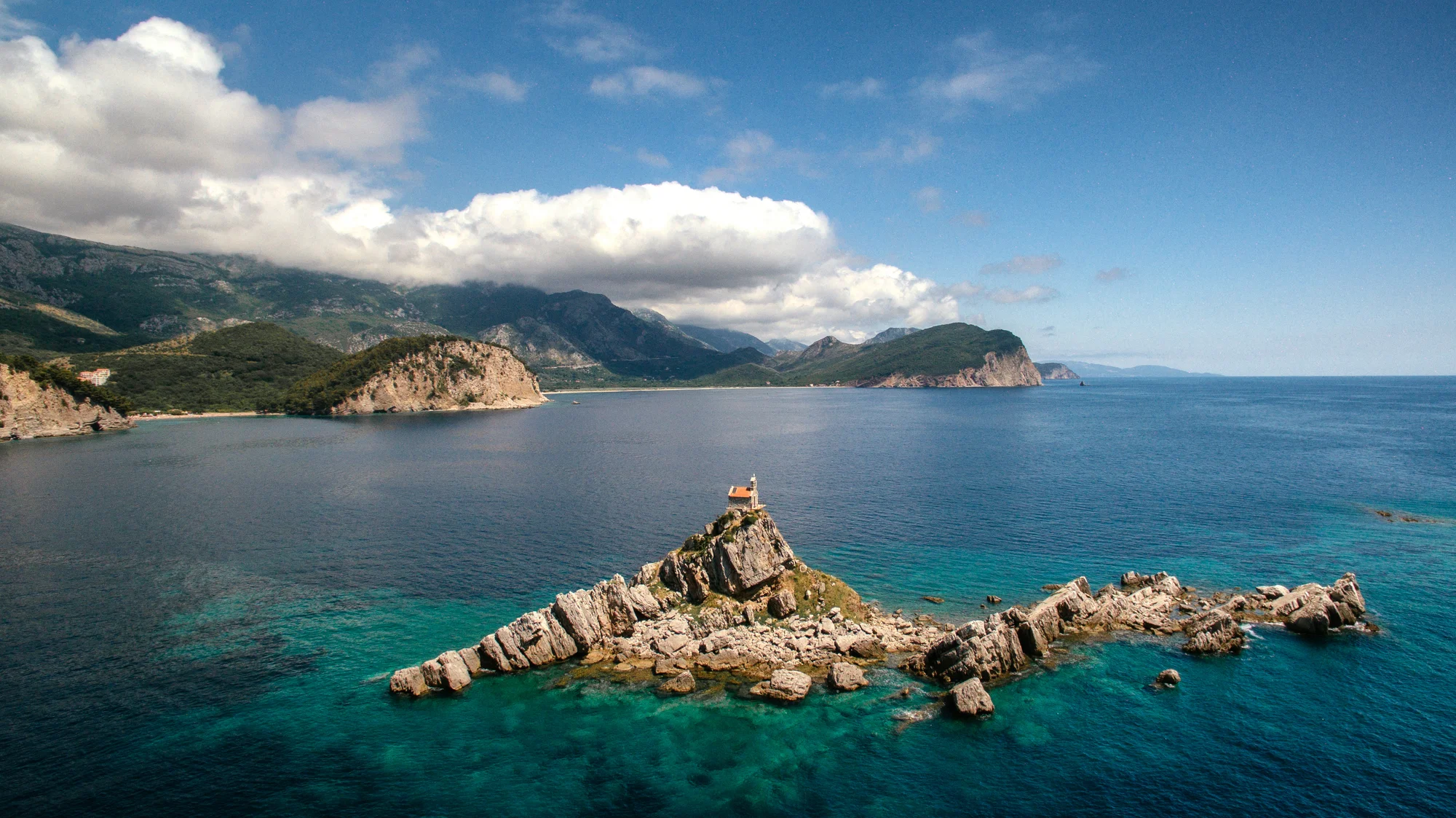 Krásné apartmány v Petrovaci, 200 metrů od pláže a střešní terasa s výhledem