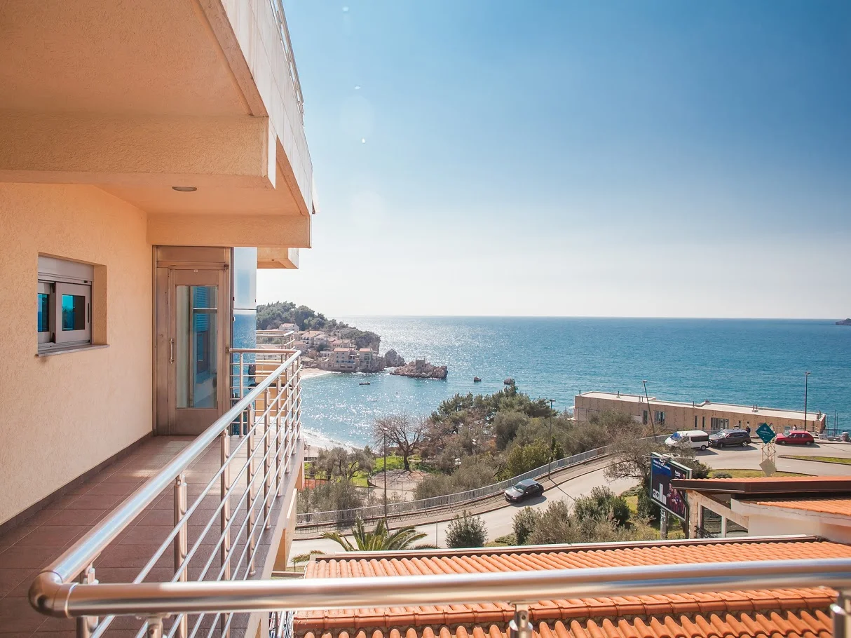 Černá Hora - Sveti Stefan: plně vybavené apartmány až pro 6 osob jen kousek od moře