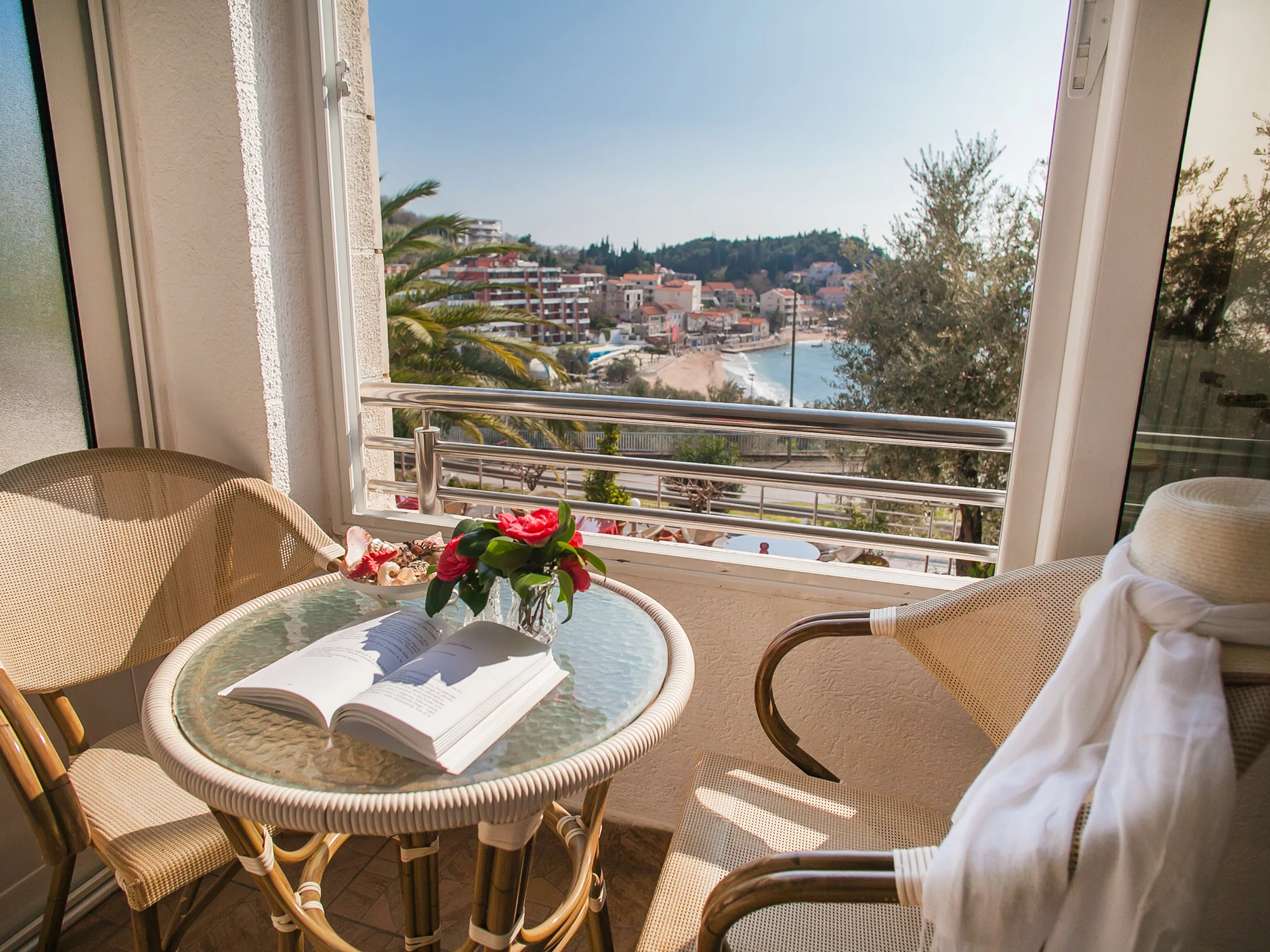 Černá Hora - Sveti Stefan: plně vybavené apartmány až pro 6 osob jen kousek od moře