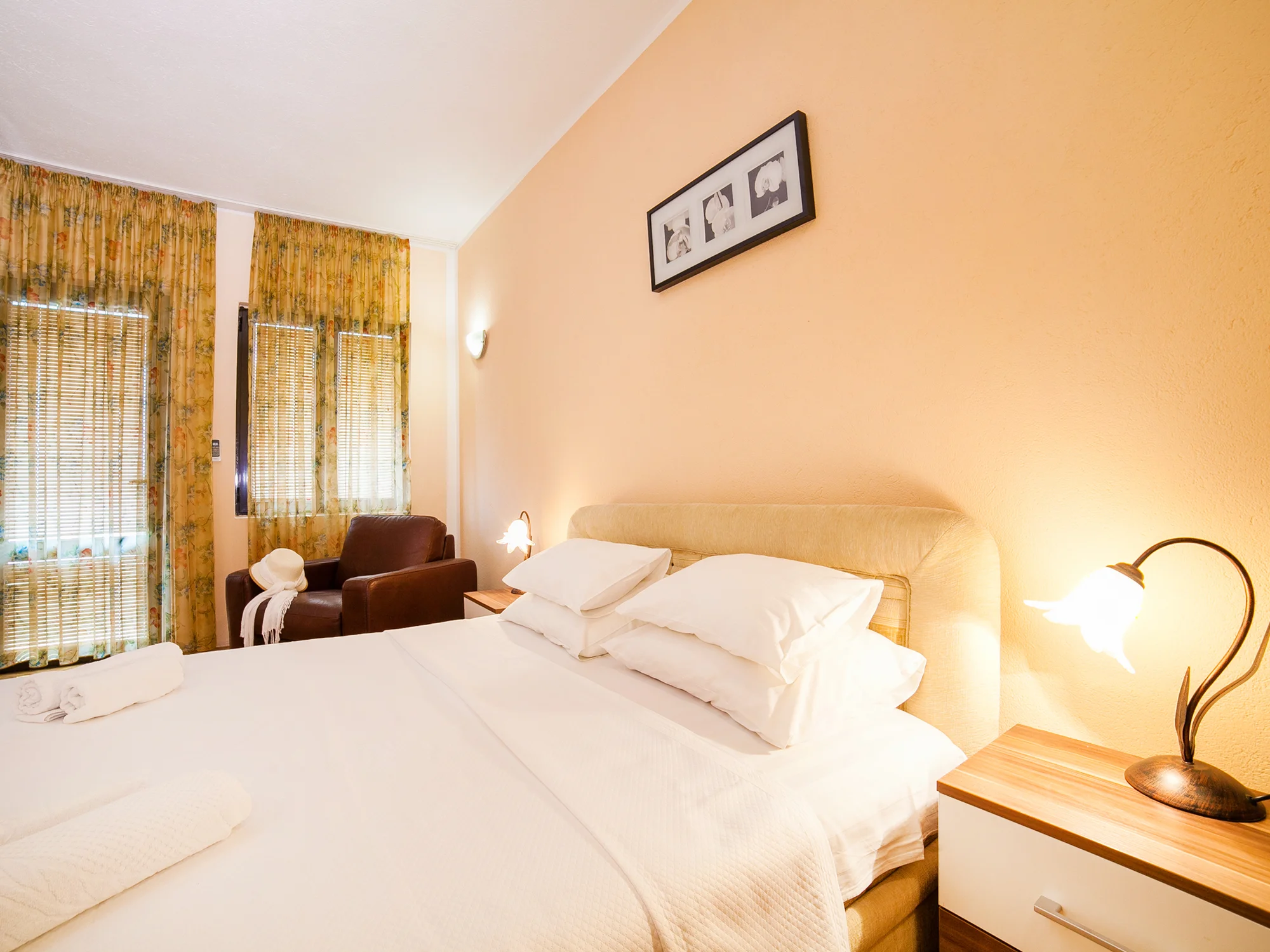 Černá Hora - Sveti Stefan: plně vybavené apartmány až pro 6 osob jen kousek od moře