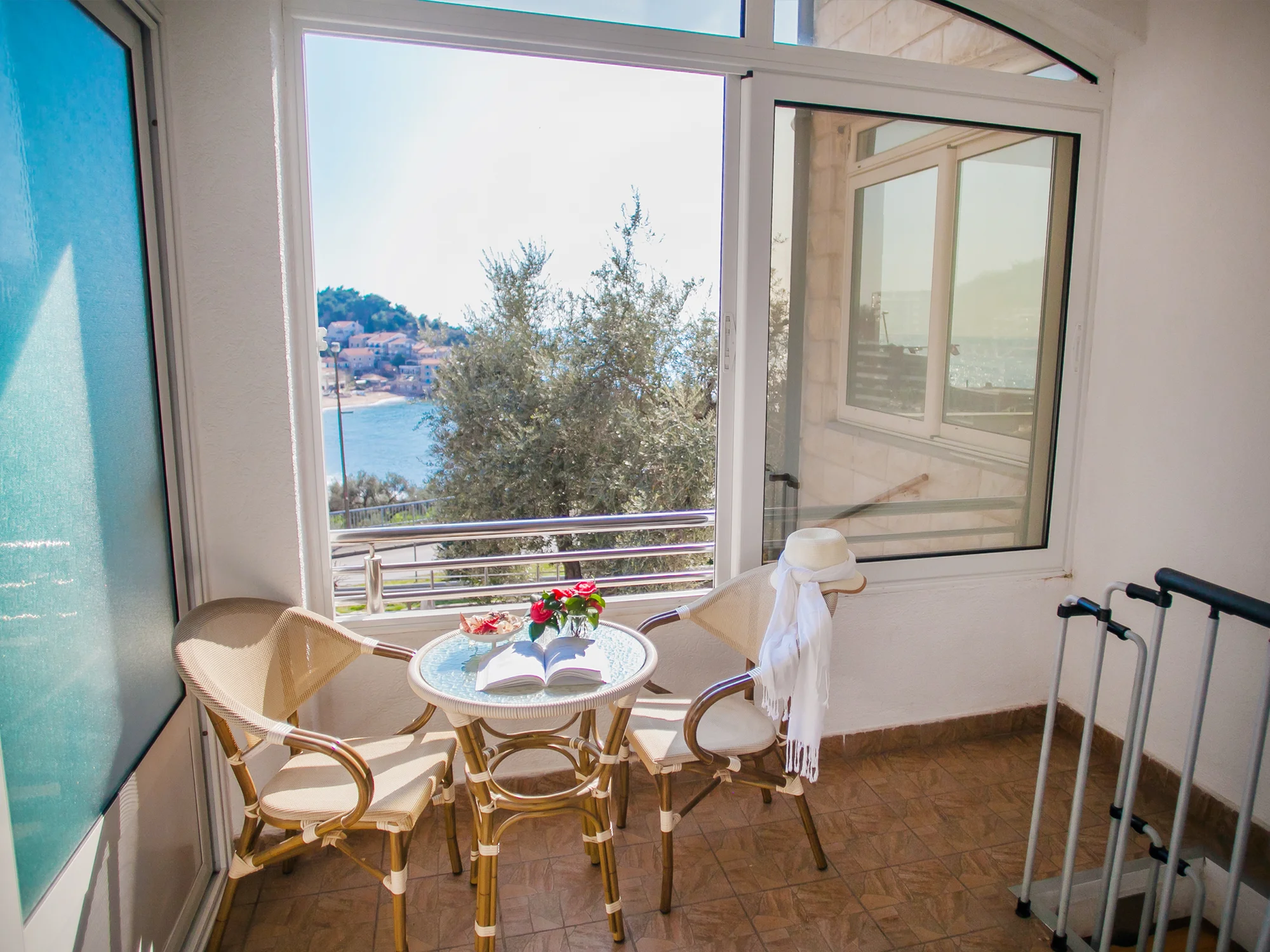 Černá Hora - Sveti Stefan: plně vybavené apartmány až pro 6 osob jen kousek od moře