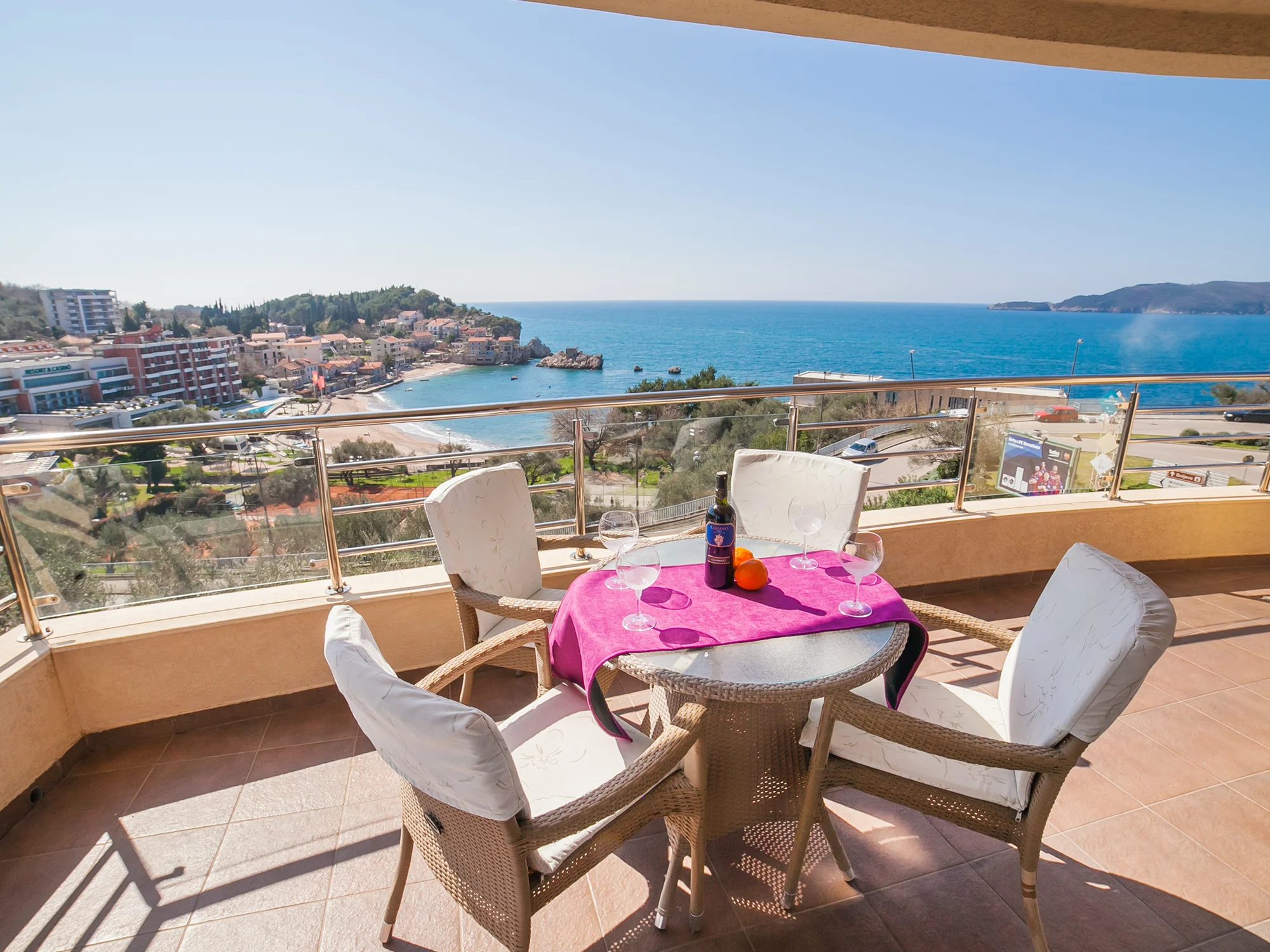 Černá Hora - Sveti Stefan: plně vybavené apartmány až pro 6 osob jen kousek od moře