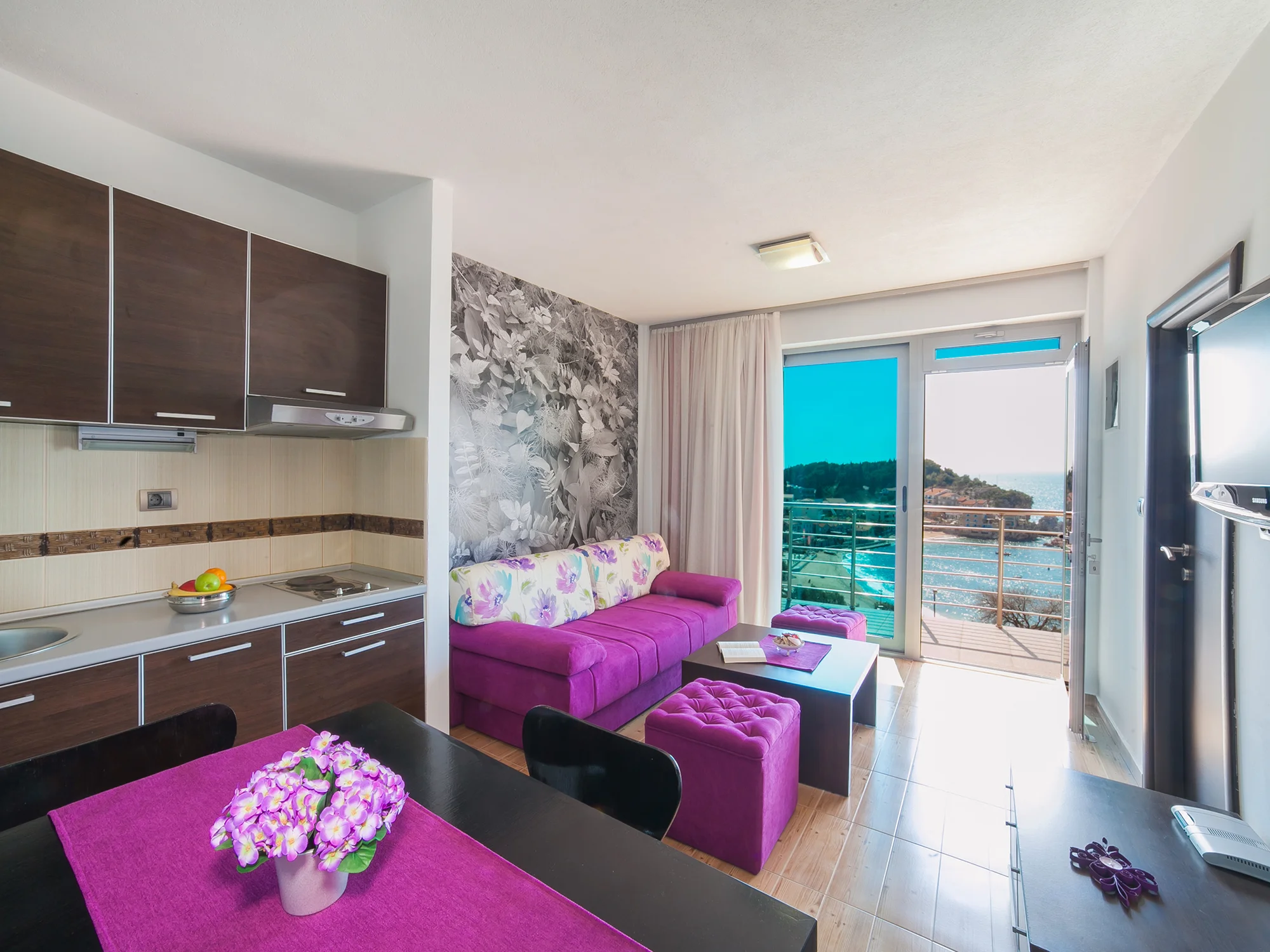 Černá Hora - Sveti Stefan: plně vybavené apartmány až pro 6 osob jen kousek od moře