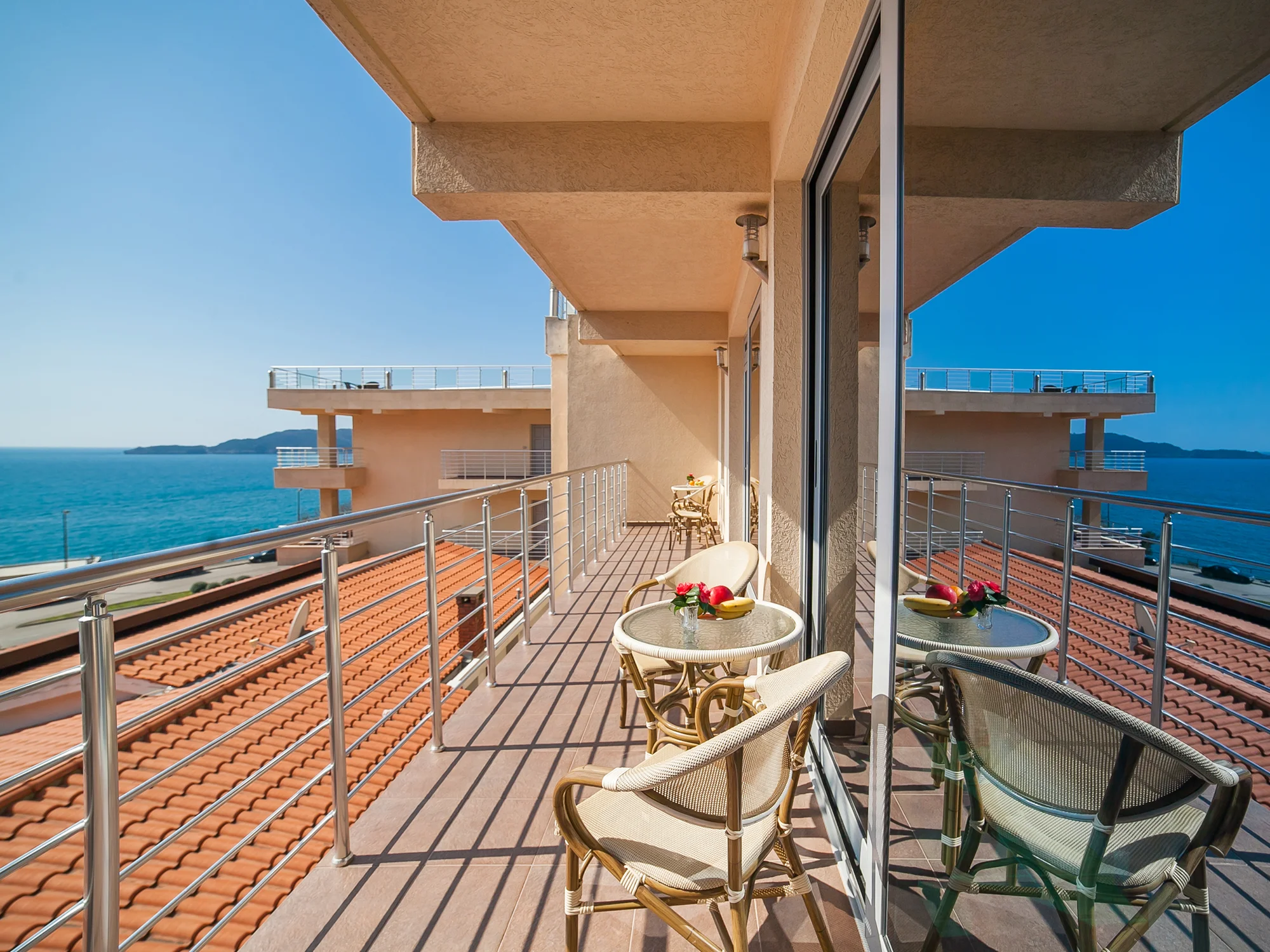 Černá Hora - Sveti Stefan: plně vybavené apartmány až pro 6 osob jen kousek od moře
