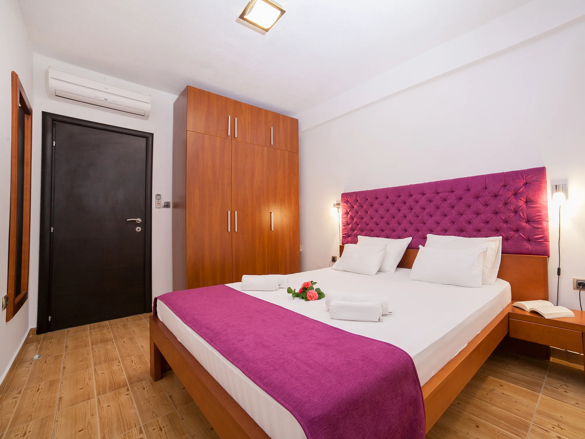 Černá Hora - Sveti Stefan: plně vybavené apartmány až pro 6 osob jen kousek od moře