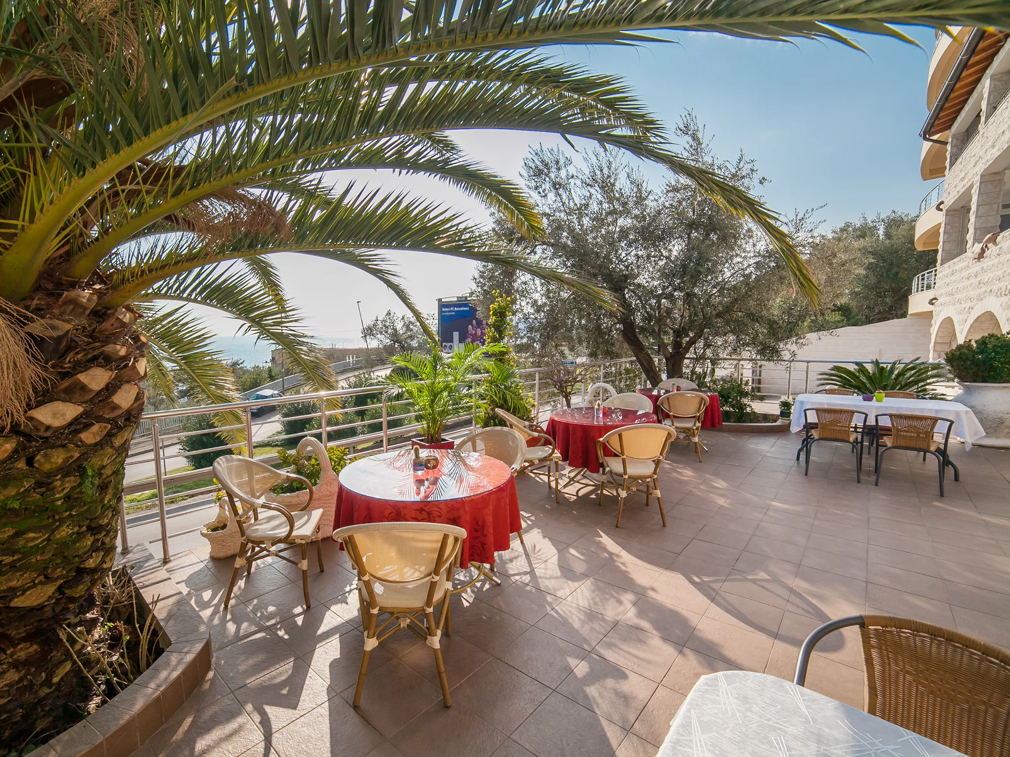 Černá Hora - Sveti Stefan: plně vybavené apartmány až pro 6 osob jen kousek od moře