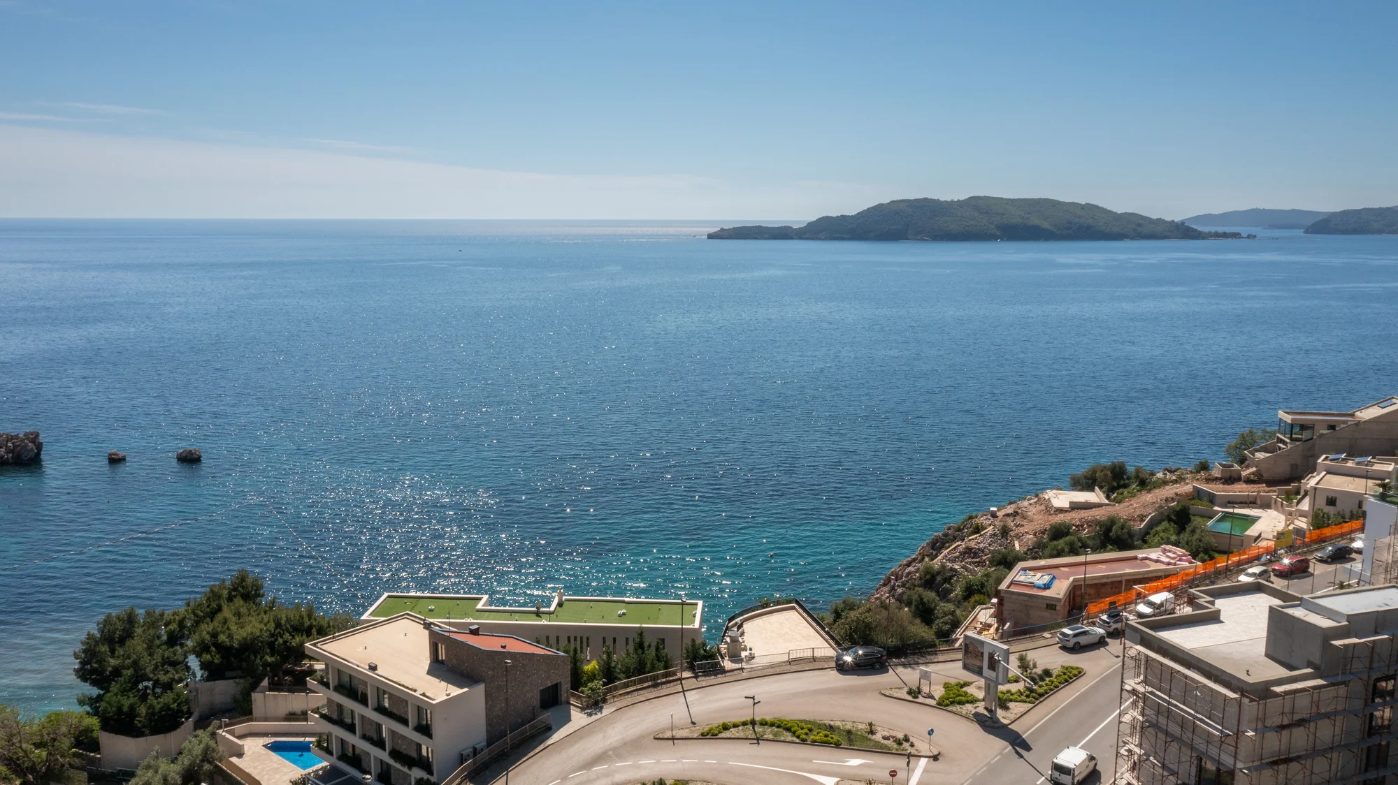 Černá Hora - Sveti Stefan: plně vybavené apartmány až pro 6 osob jen kousek od moře