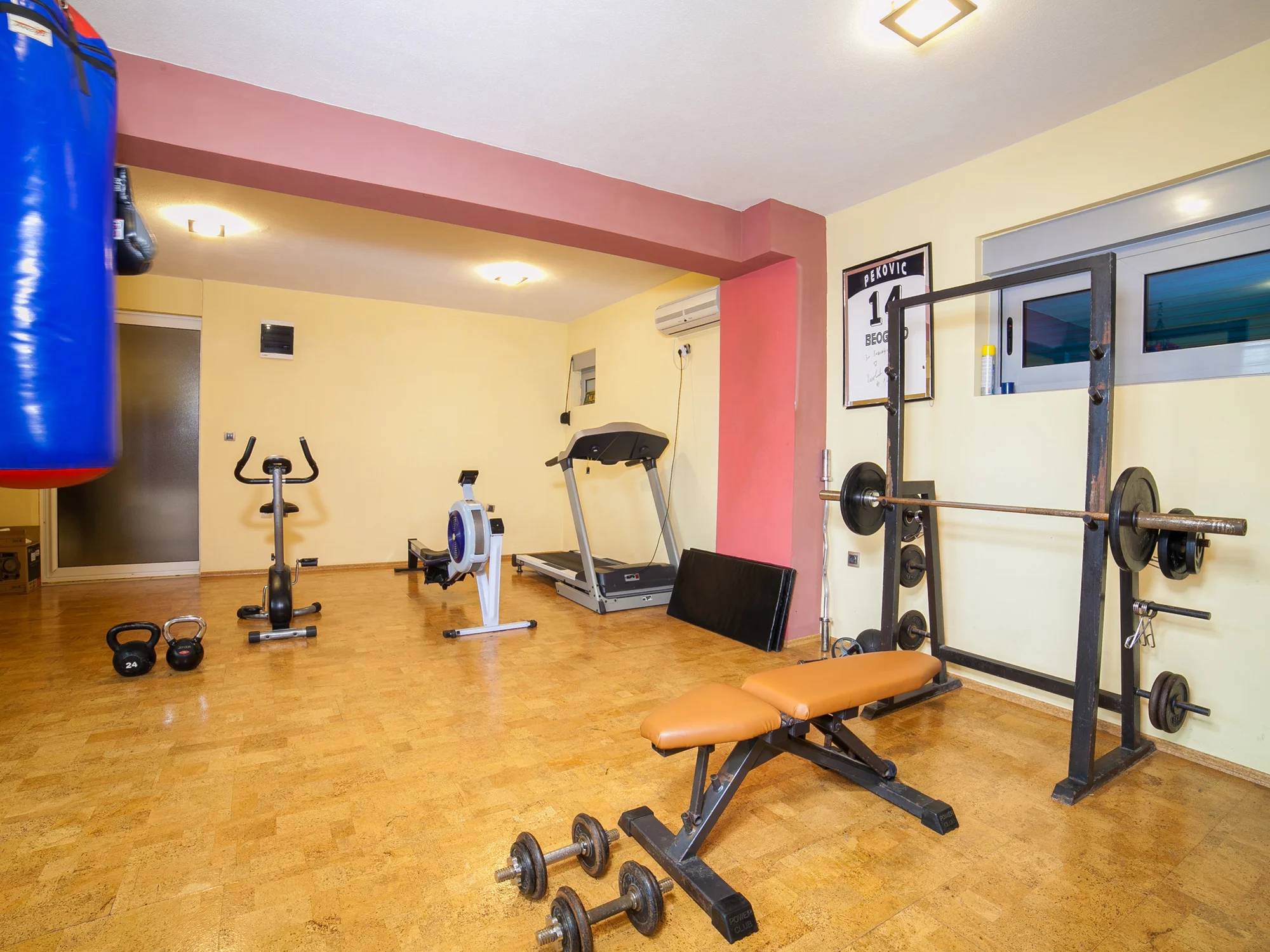 Černá Hora - Sveti Stefan: plně vybavené apartmány až pro 6 osob jen kousek od moře