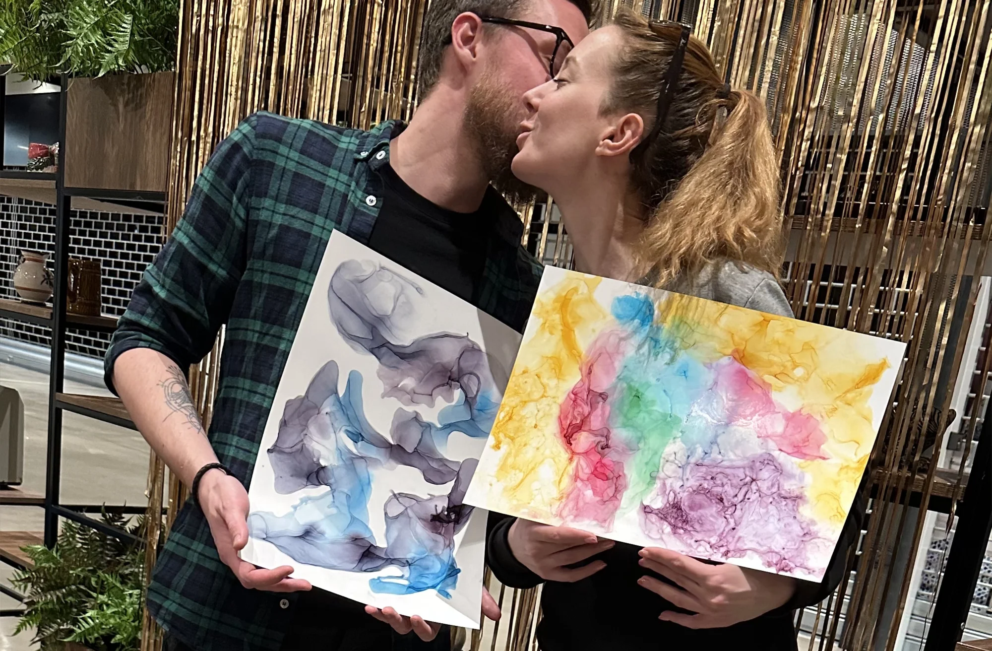 Zážitkové malování obrazů pro 1 i 2 osoby: metoda fluid art, epoxidová pryskyřice i alkoholové inkousty