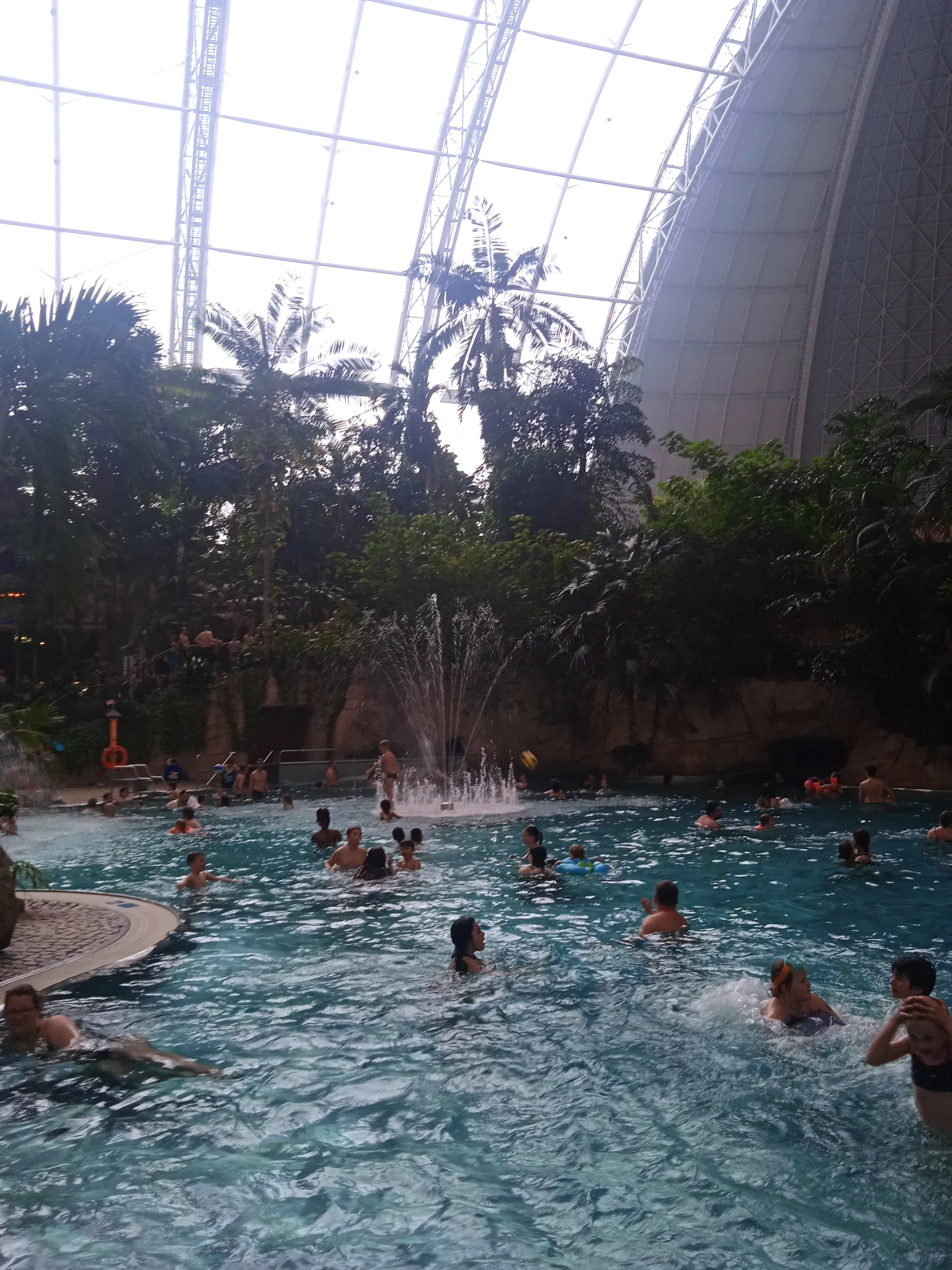 Celodenní vstupné pro děti i dospělé do vodního světa Tropical Islands v Německu