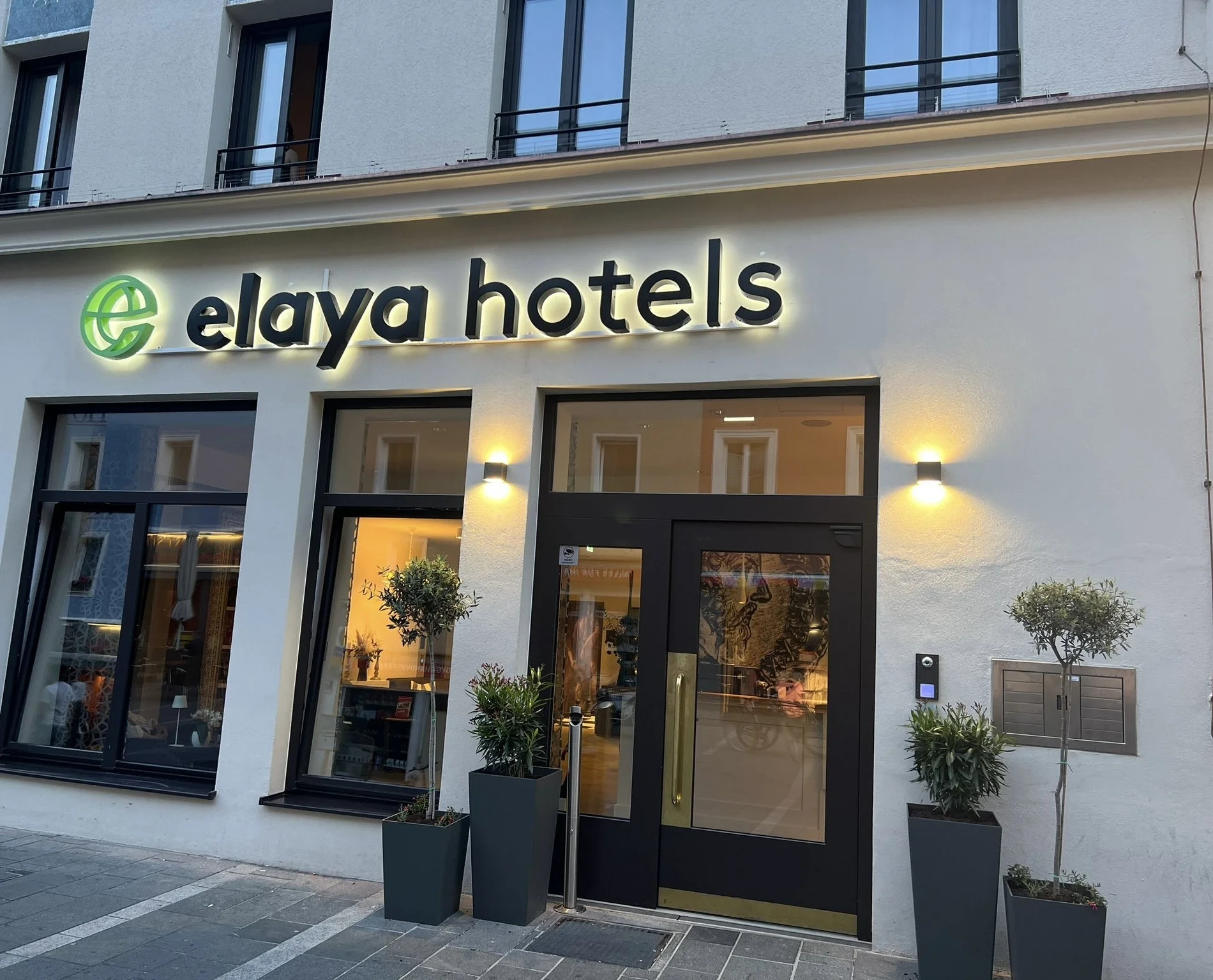 Poznejte Regensburg: moderní hotel v centru města, snídaně, památky i nákupy