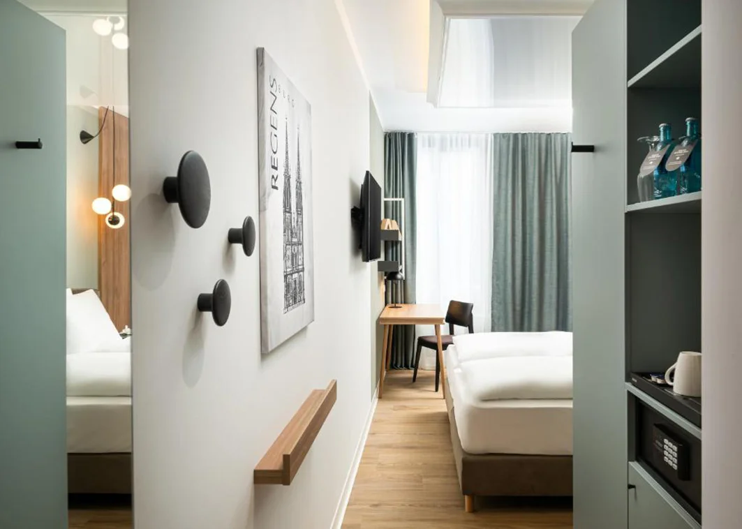 Poznejte Regensburg: moderní hotel v centru města, snídaně, památky i nákupy