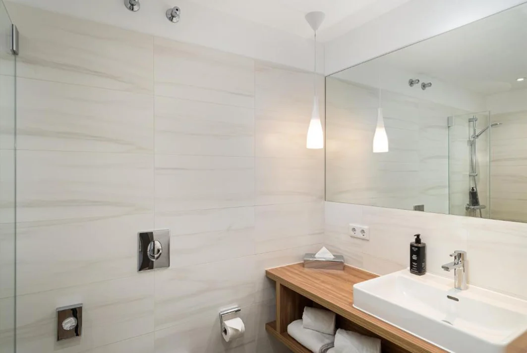 Poznejte Regensburg: moderní hotel v centru města, snídaně, památky i nákupy