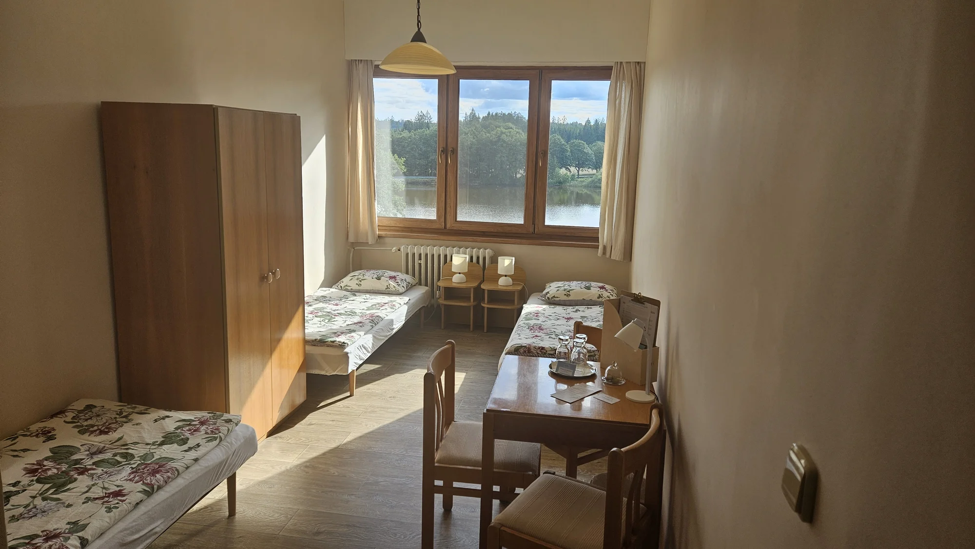 Relaxační pobyt v hotelu v jižních Čechách: vegetariánská strava, křišťálová či vibrační terapie i kreativní tvoření