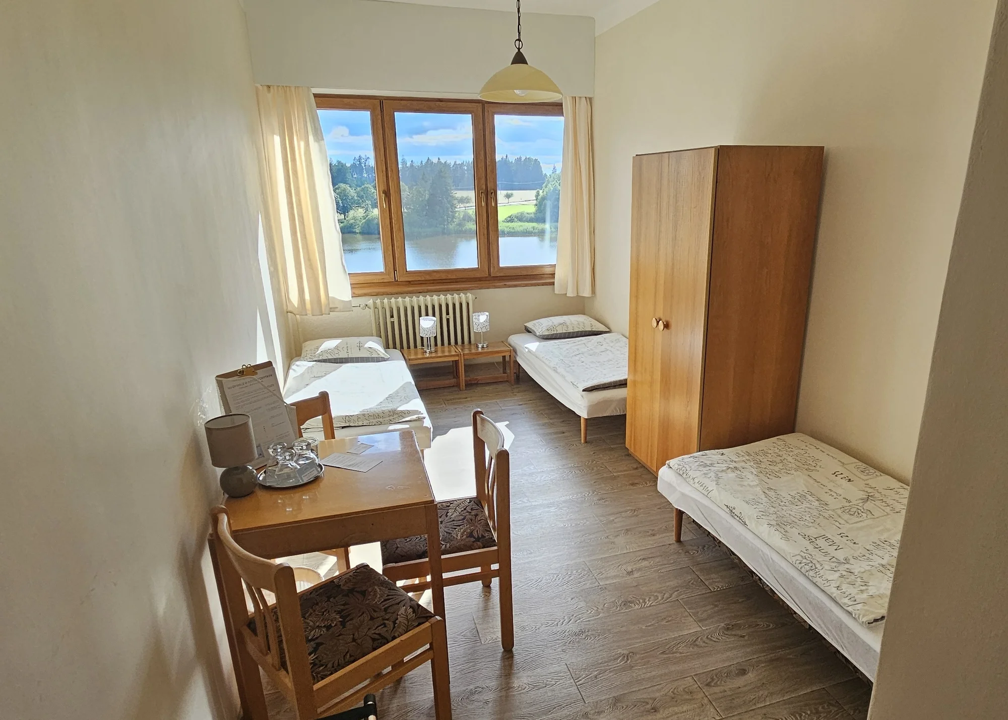 Relaxační pobyt v hotelu v jižních Čechách: vegetariánská strava, křišťálová či vibrační terapie i kreativní tvoření