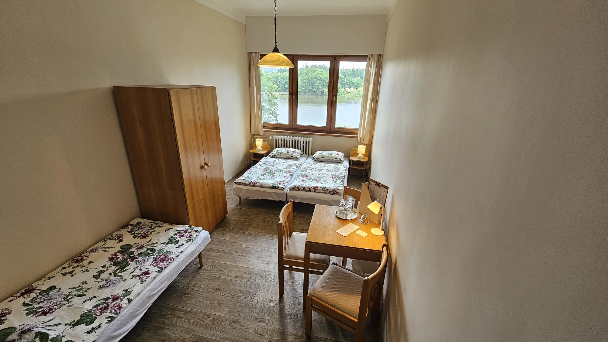 Relaxační pobyt v hotelu v jižních Čechách: vegetariánská strava, křišťálová či vibrační terapie i kreativní tvoření