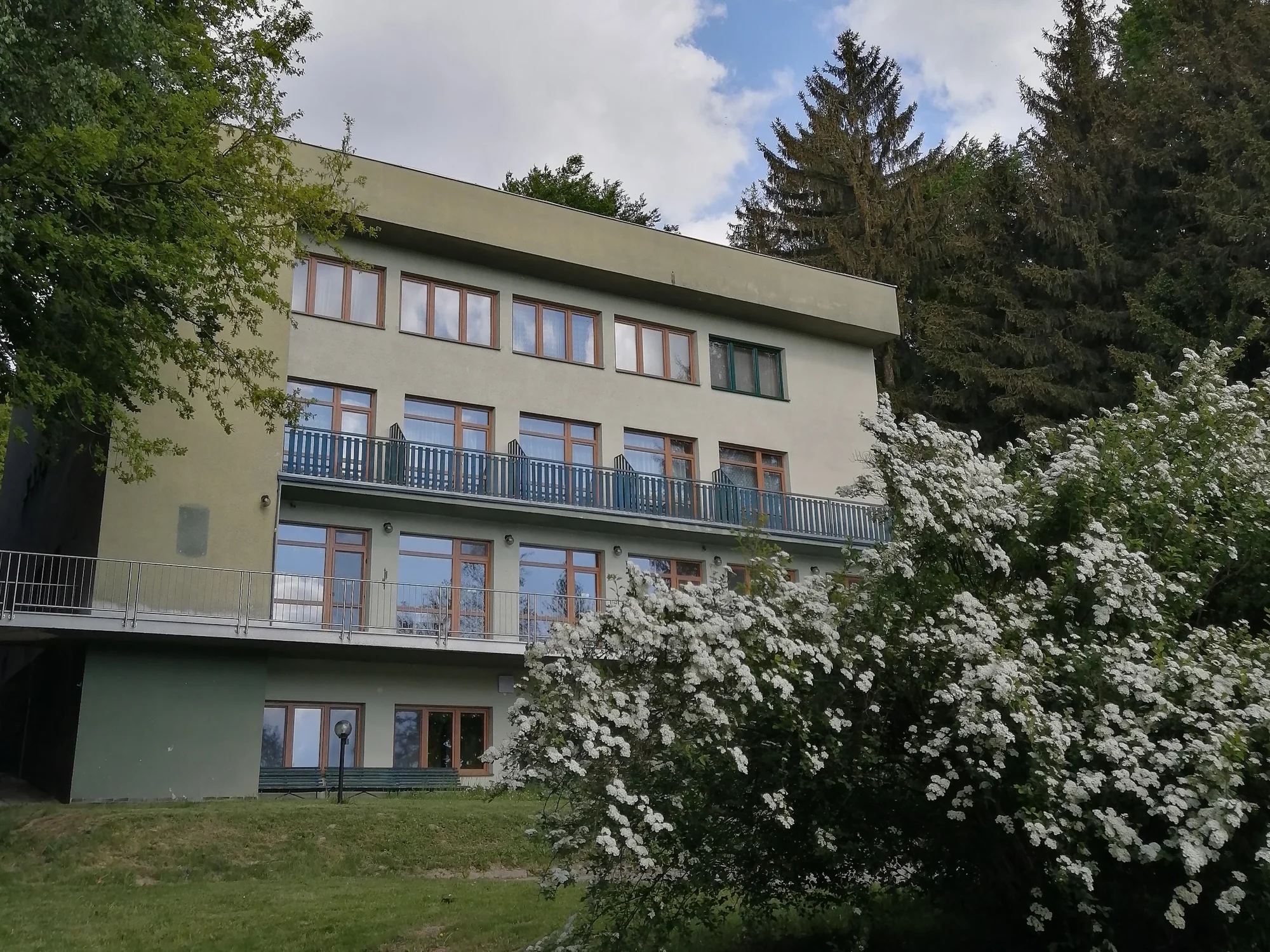 Relaxační pobyt v hotelu v jižních Čechách: vegetariánská strava, křišťálová či vibrační terapie i kreativní tvoření