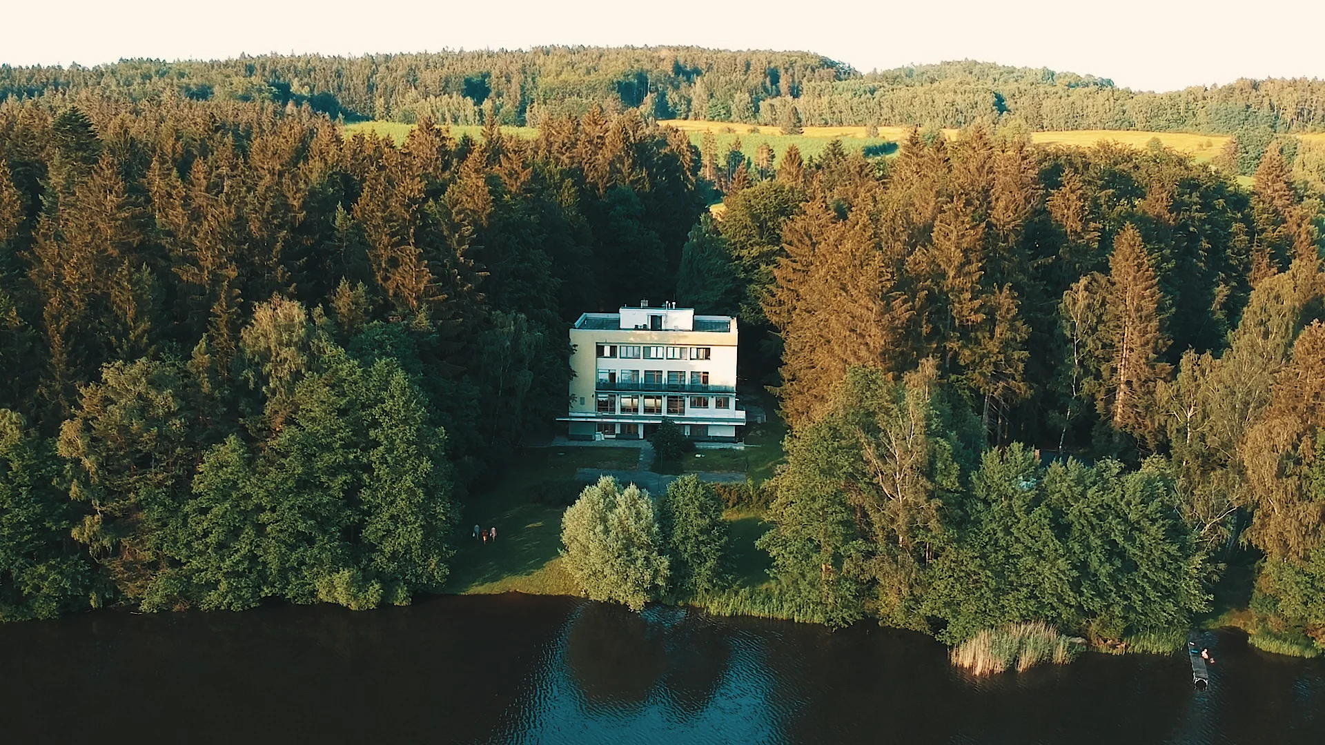 Relaxační pobyt v hotelu v jižních Čechách: vegetariánská strava, křišťálová či vibrační terapie i kreativní tvoření