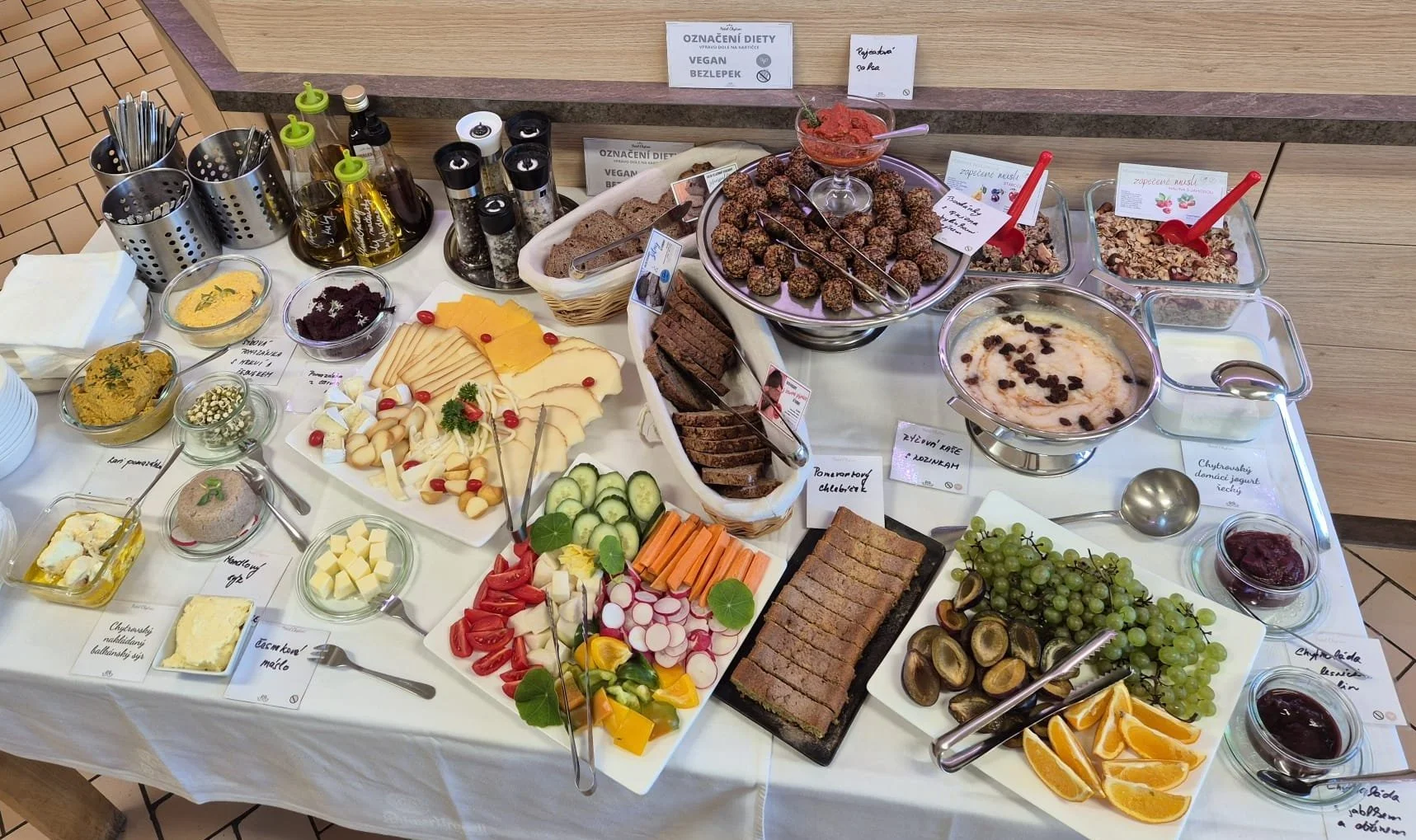 Relaxační pobyt v hotelu v jižních Čechách: vegetariánská strava, křišťálová či vibrační terapie i kreativní tvoření