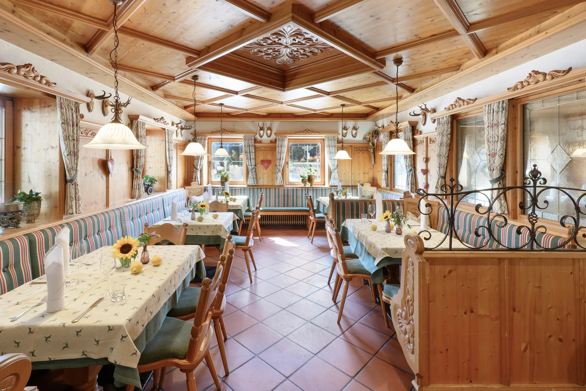 Pohodová dovolená v Alpách: tyrolský hotel s polopenzí, neomezeně sauny, karta výhod