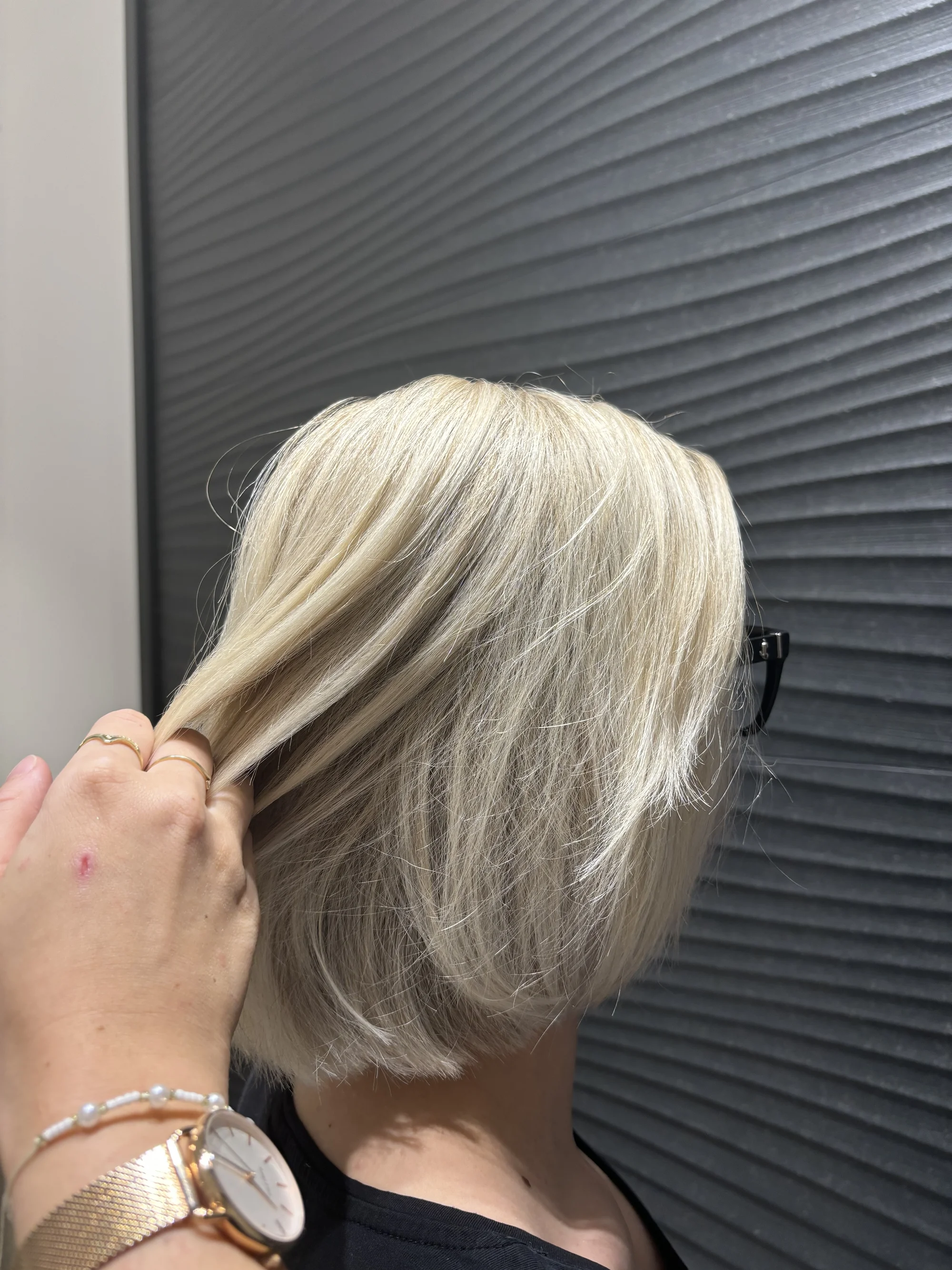 Kadeřnický servis pro všechny délky vlasů: střih, melír a styling v salonu v Opavě