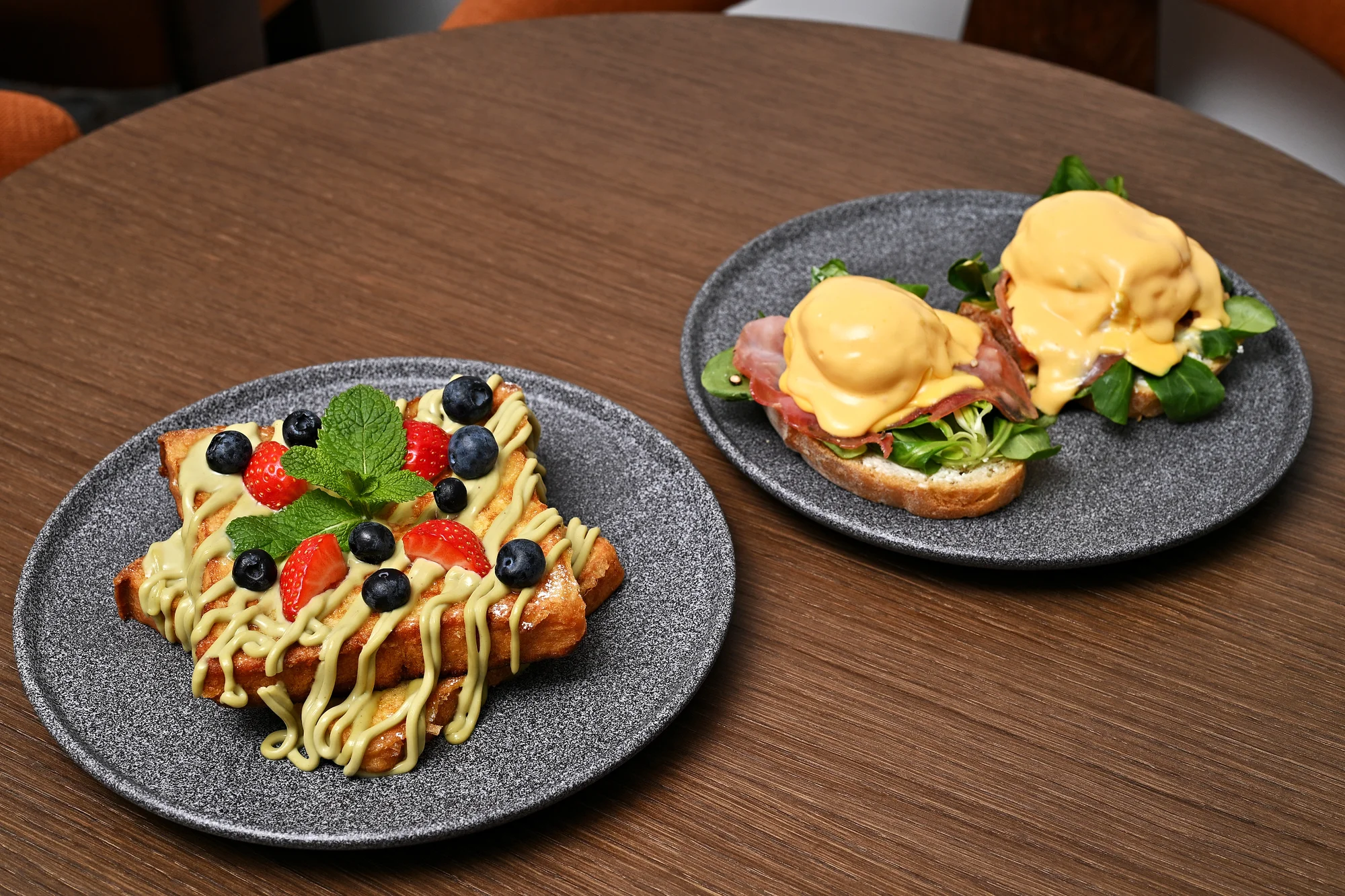 Snídaně přímo u Karlova mostu: vejce Benedikt, french toast, nápoj i mimosa pro 2 osoby