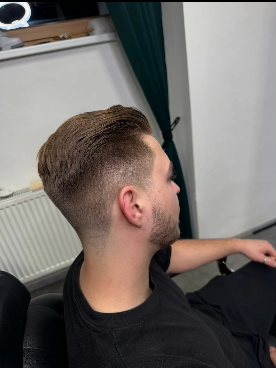 Zajděte do barberu: Klasický střih nebo střih strojkem i úprava vousů