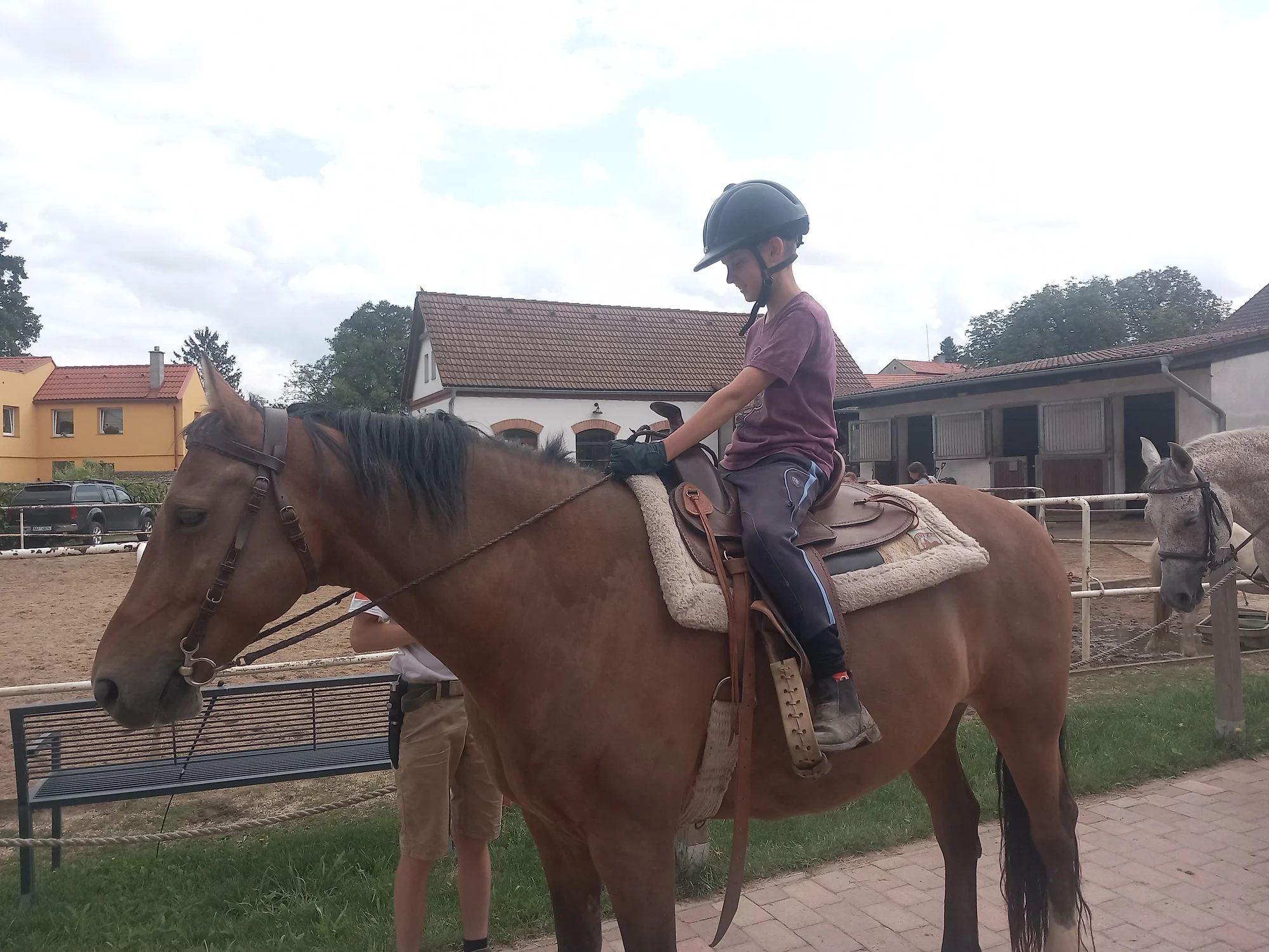 Projížďka s poníky pro děti nebo individuální lekce s koňmi v jezdecké škole