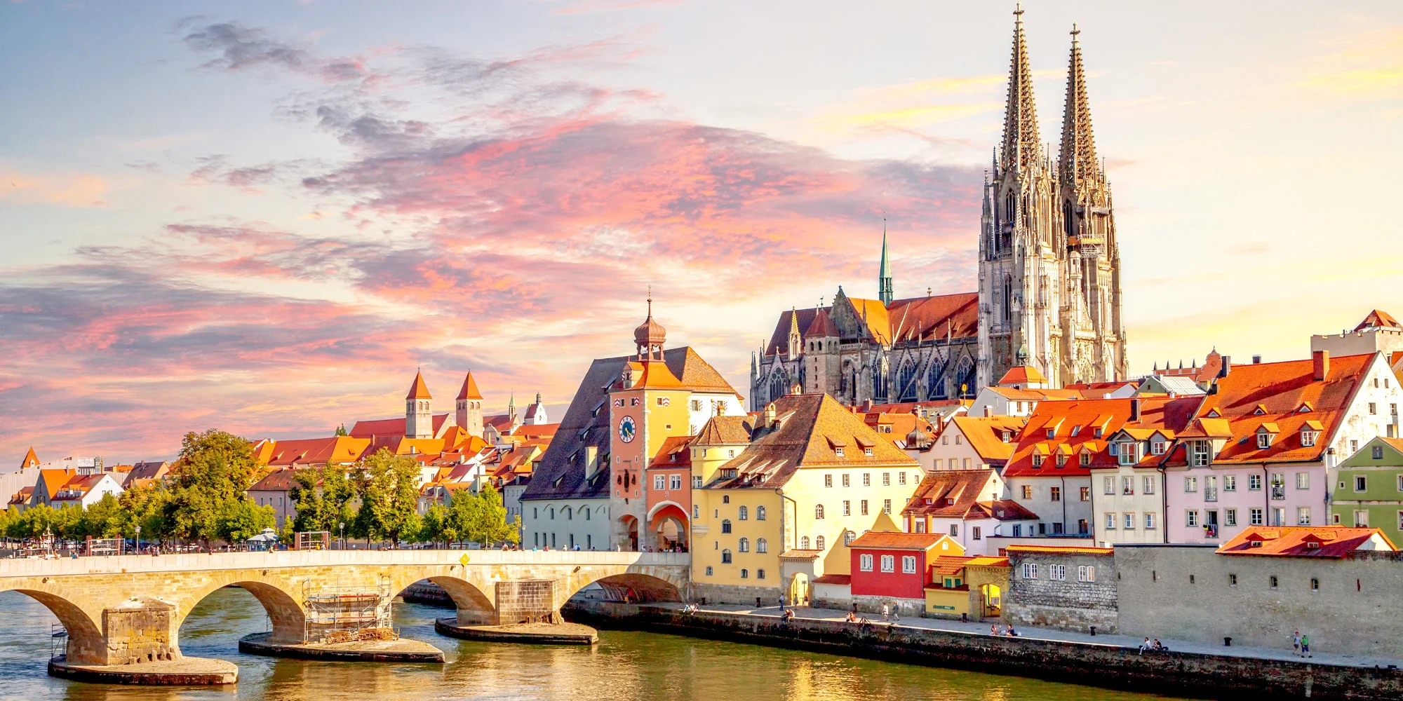 Poznejte Regensburg: moderní hotel v centru města, snídaně, památky i nákupy
