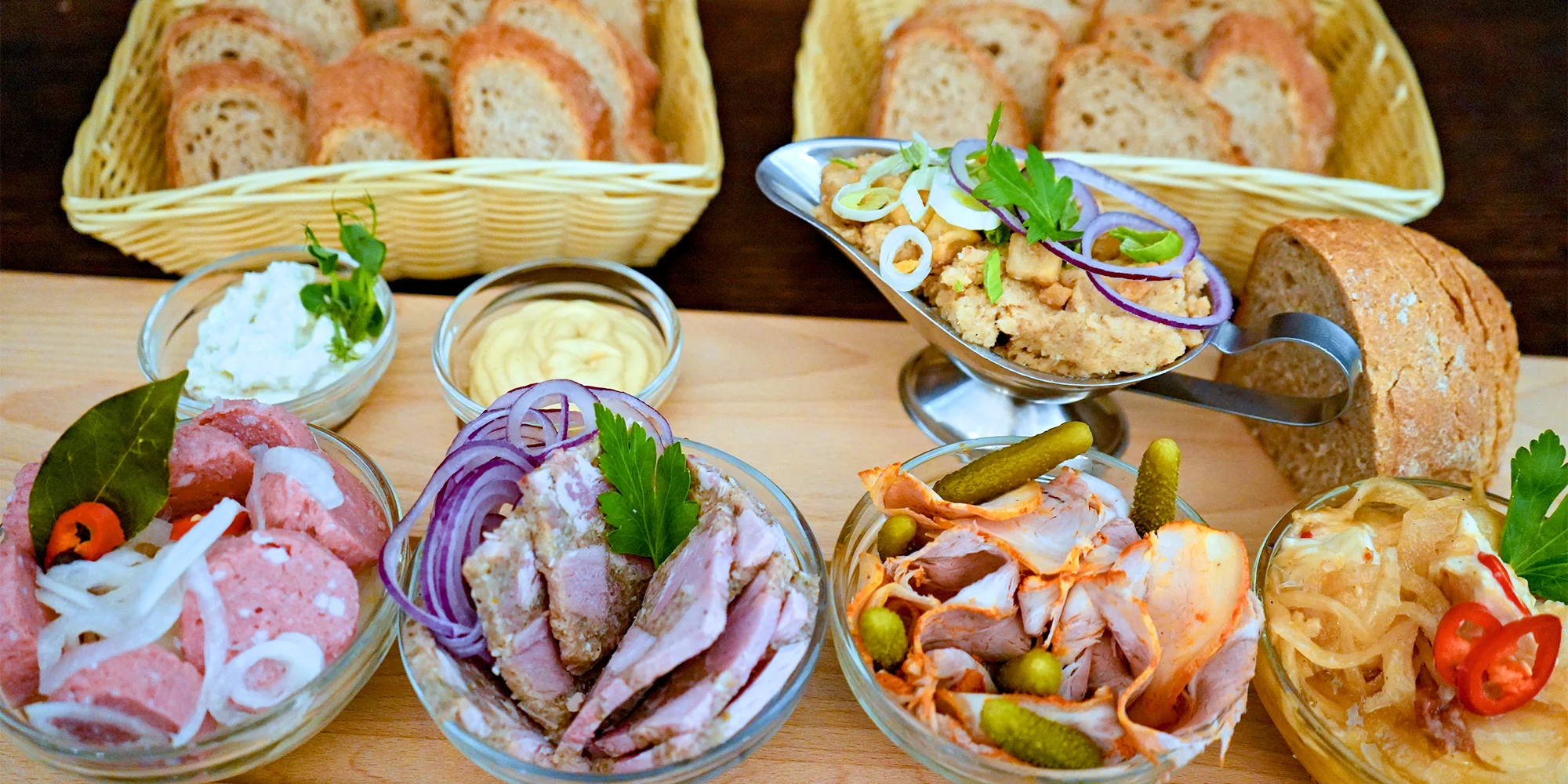 Prkno českých předkrmů i pivní degustace pro 2 osoby