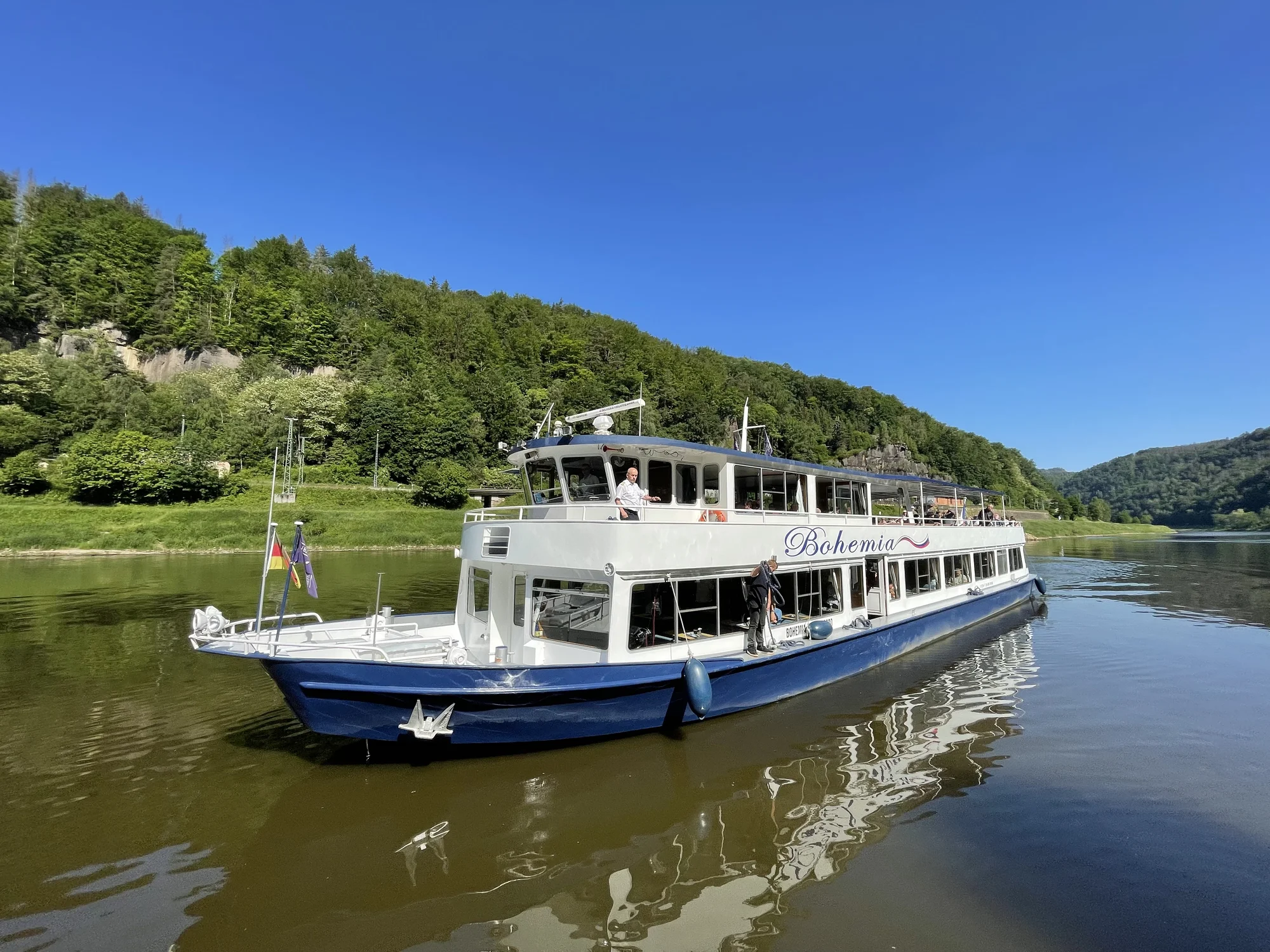Autobusem z Prahy do historických Drážďan, odpolední plavba lodí do Pirny, oběd, živá hudba a průvodce po celý den