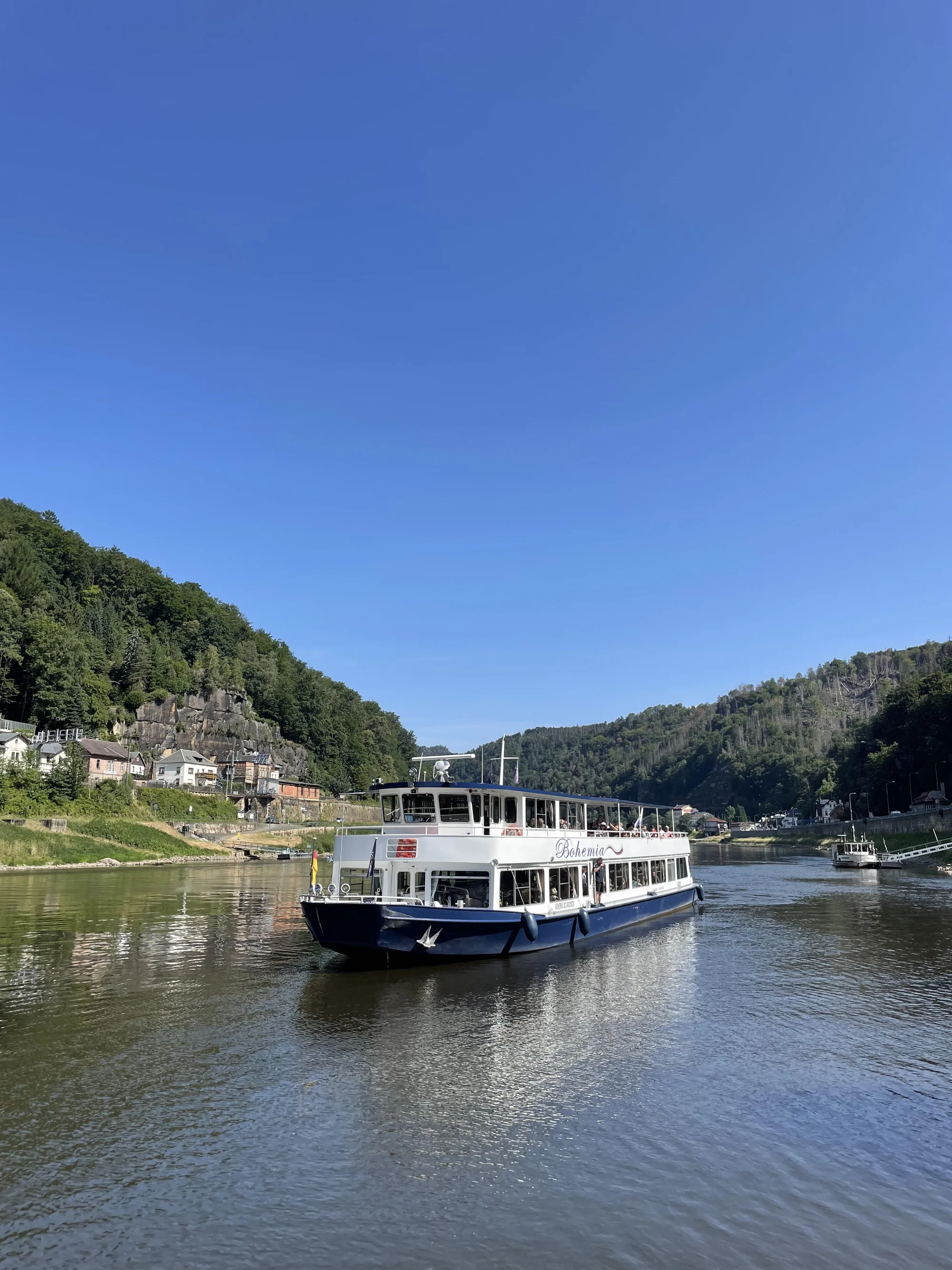 Autobusem z Prahy do historických Drážďan, odpolední plavba lodí do Pirny, oběd, živá hudba a průvodce po celý den