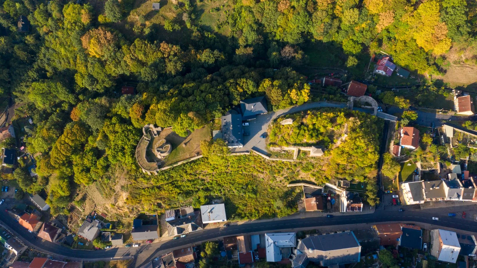 Ubytování se snídaní na hradě Krupka: pokoje až pro 4 osoby, vstupy do památek i na lanovku