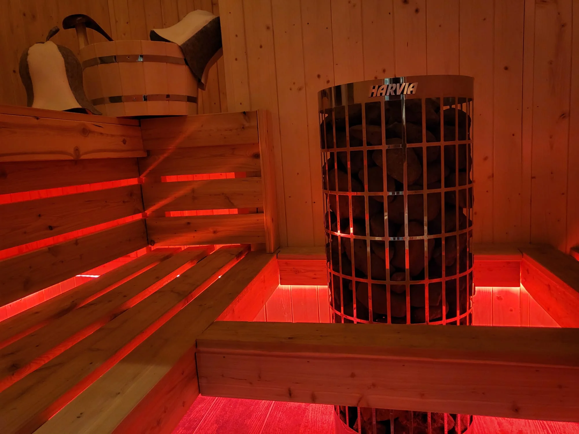 Masáž, zábal a kameny nebo privátní sauna s občerstvením až pro 4 osoby