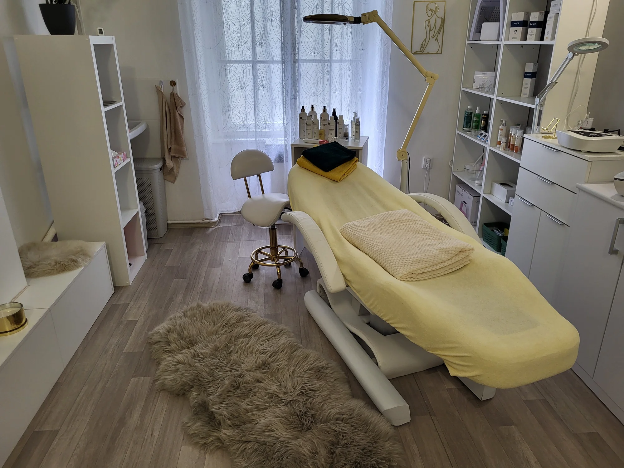 Kosmetické ošetření pleti proti stárnutí či akné i radiofrekvence