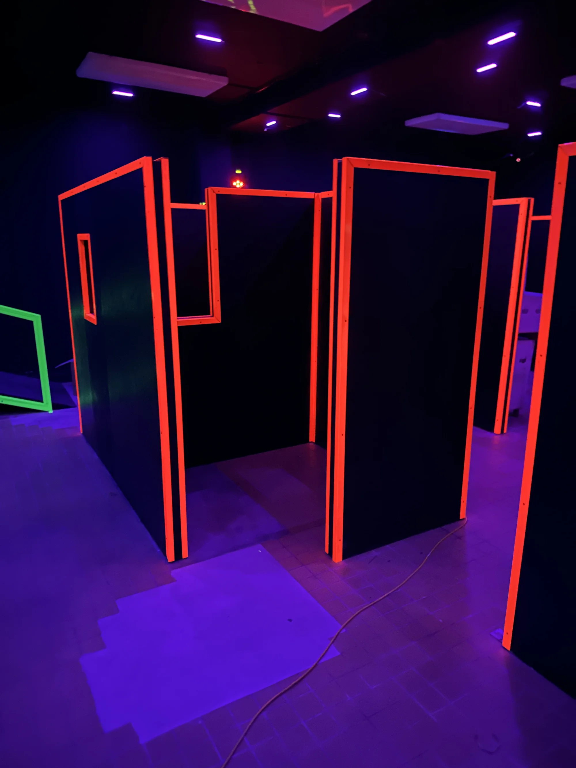 Adrenalin a zábava až pro 8 hráčů: laser game v pardubické aréně vč. nápojů a popcornu