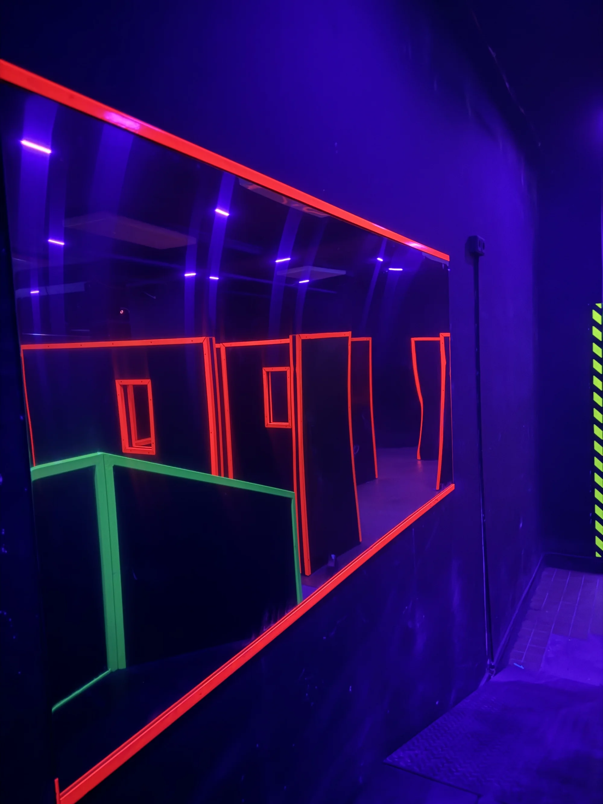 Adrenalin a zábava až pro 8 hráčů: laser game v pardubické aréně vč. nápojů a popcornu