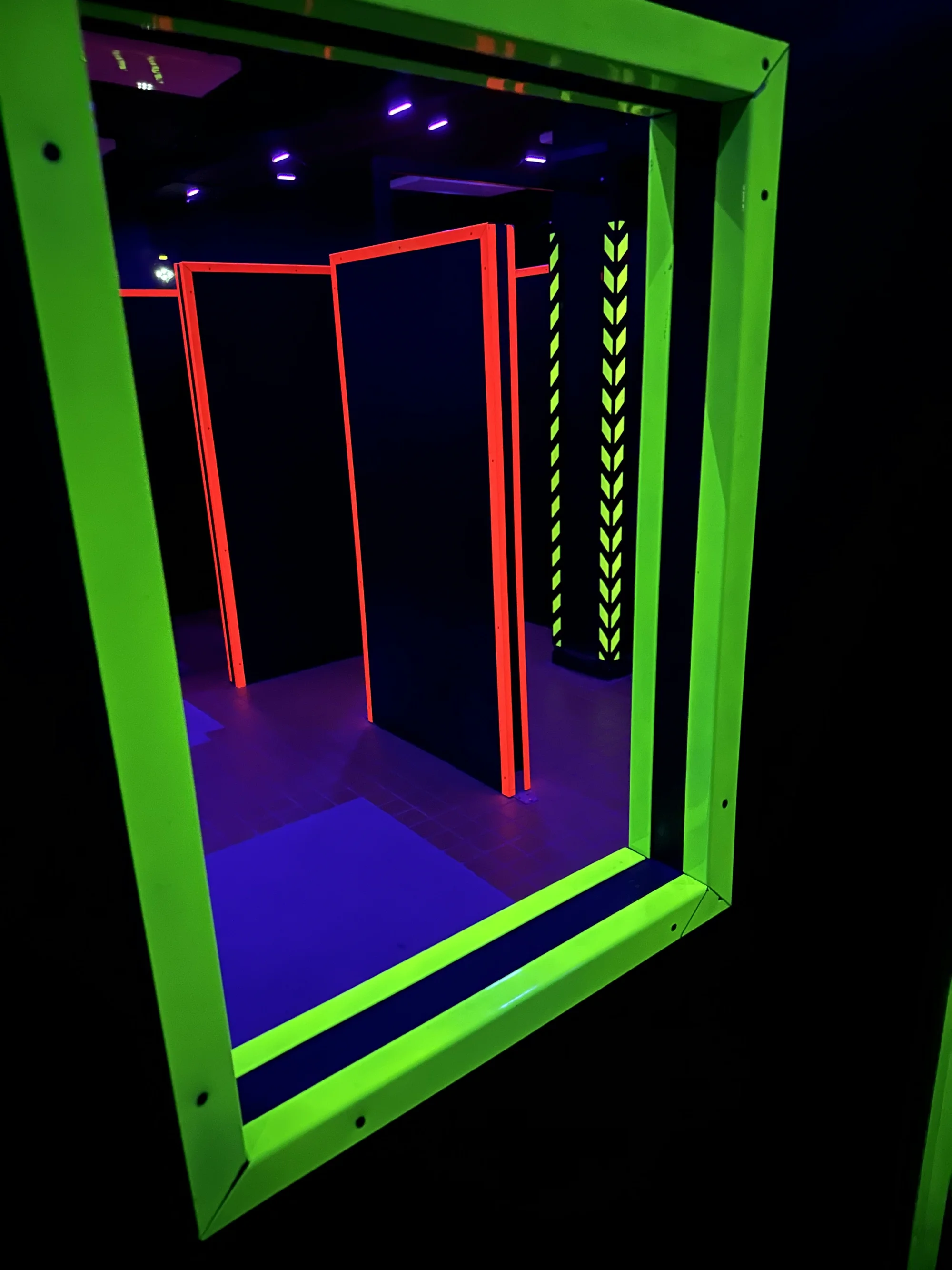 Adrenalin a zábava až pro 8 hráčů: laser game v pardubické aréně vč. nápojů a popcornu
