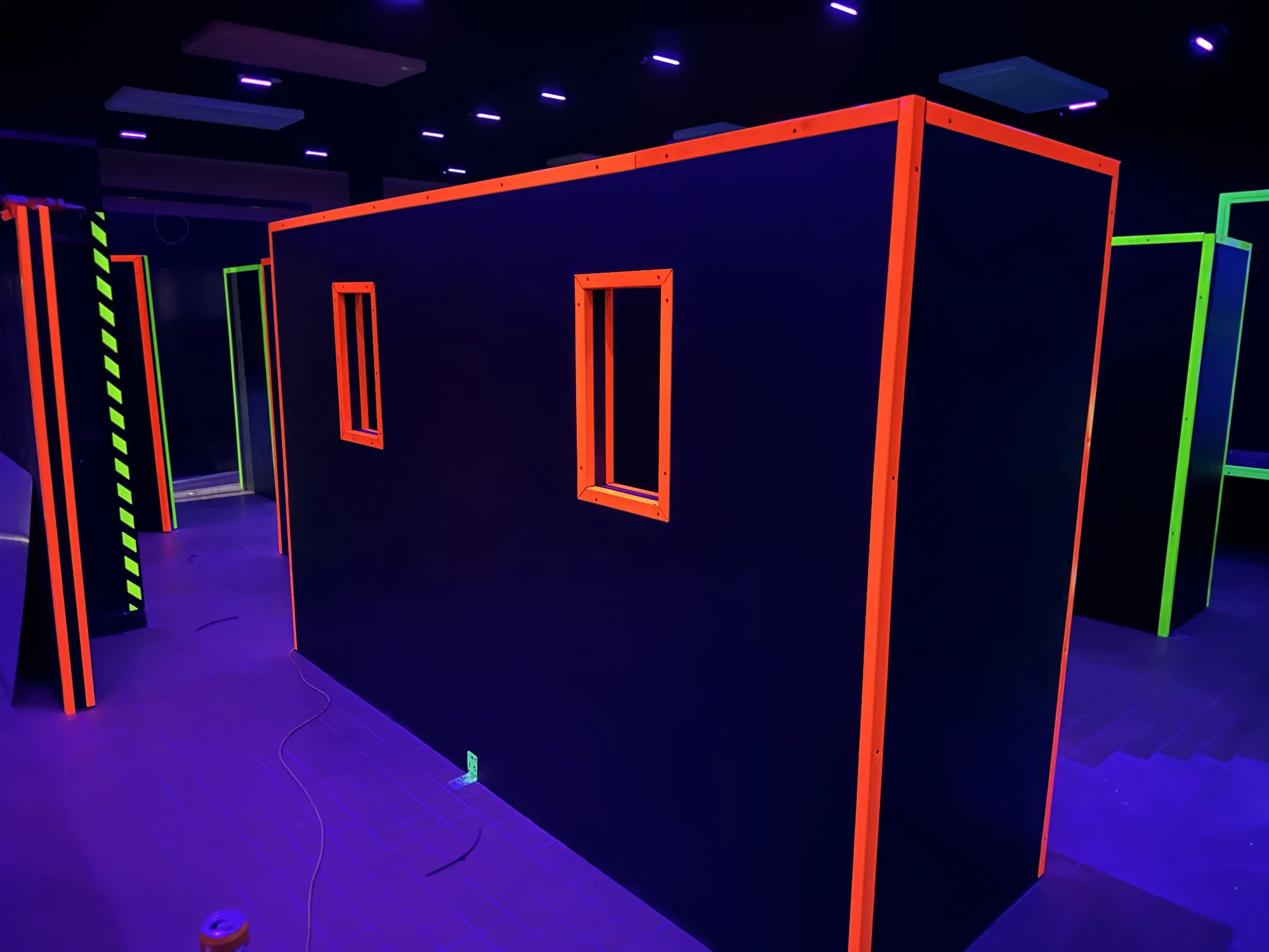 Adrenalin a zábava až pro 8 hráčů: laser game v pardubické aréně vč. nápojů a popcornu