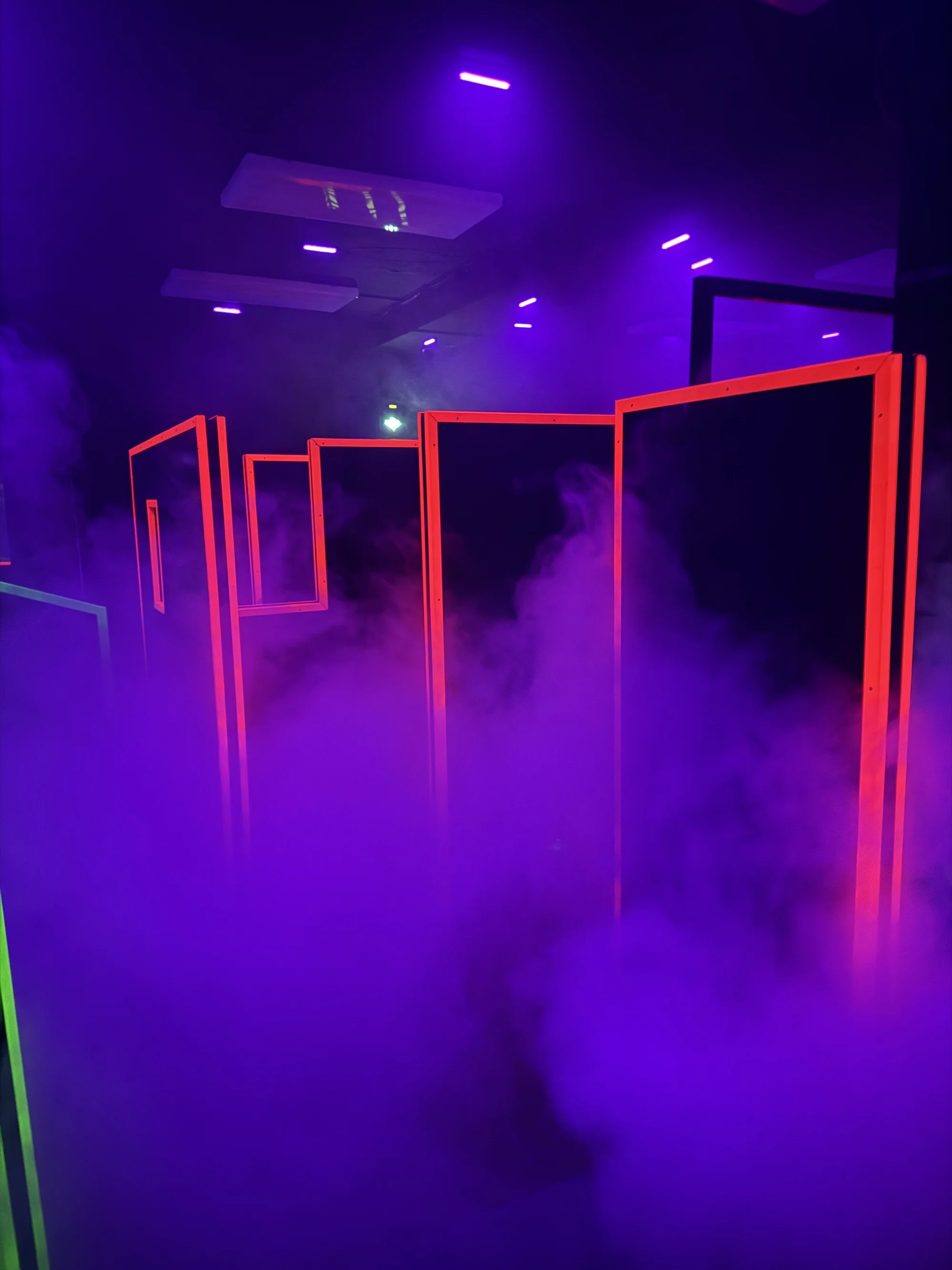 Adrenalin a zábava až pro 8 hráčů: laser game v pardubické aréně vč. nápojů a popcornu