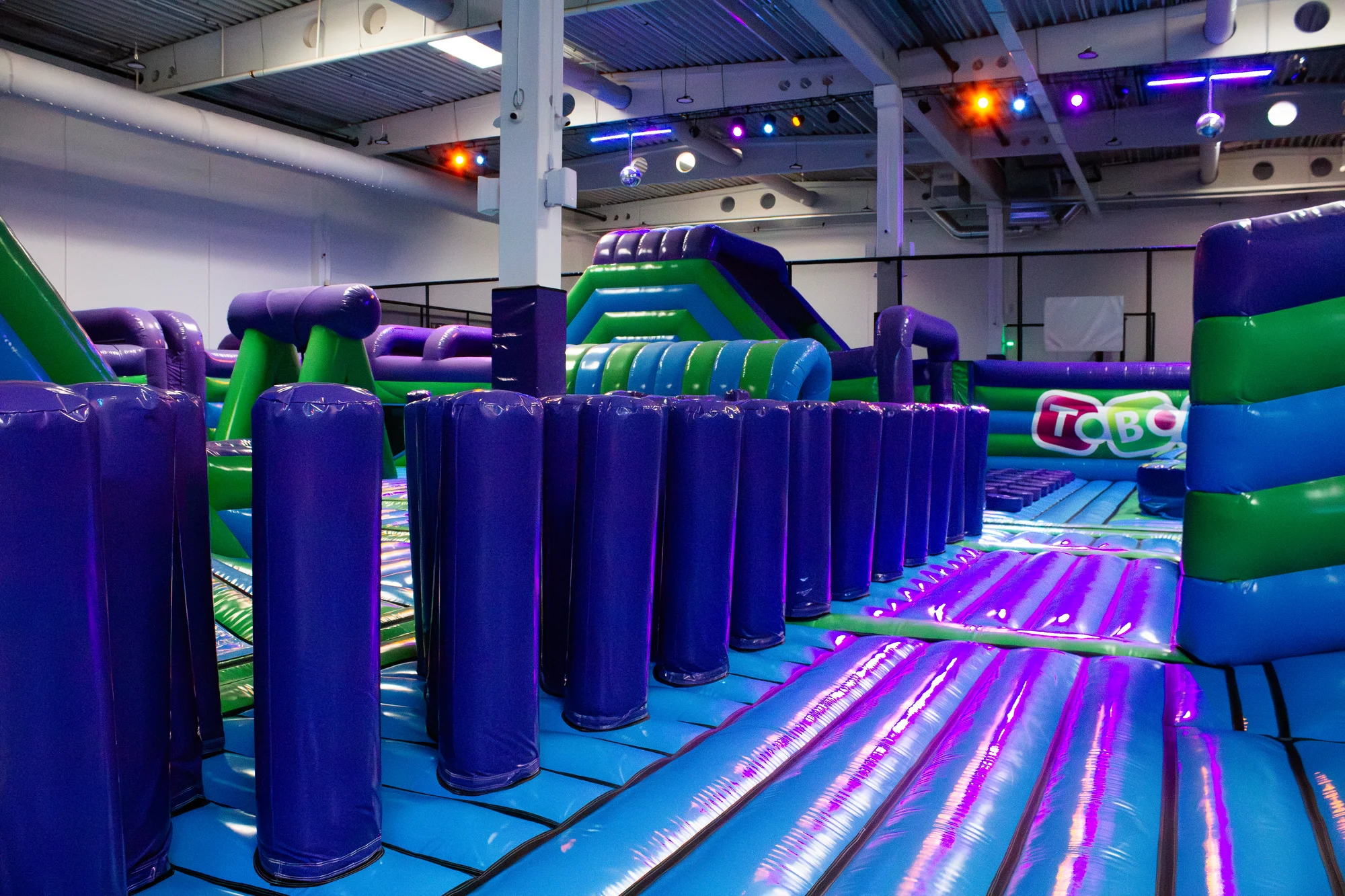 Vstup na 60 minut do trampolínového světa Toboga AirJump! v Brně
