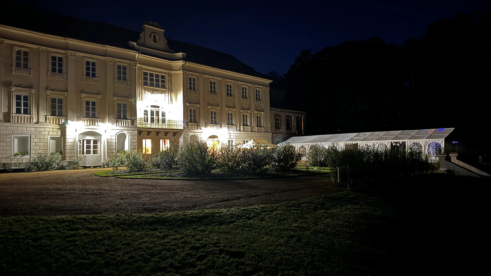 Pobyt na zámku Bystřice nad Úhlavou: vybavené apartmány až pro 8 osob