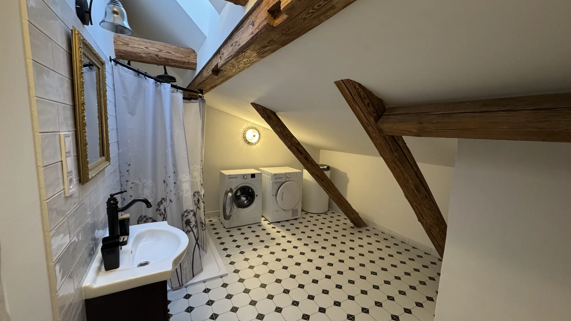Pobyt na zámku Bystřice nad Úhlavou: vybavené apartmány až pro 8 osob