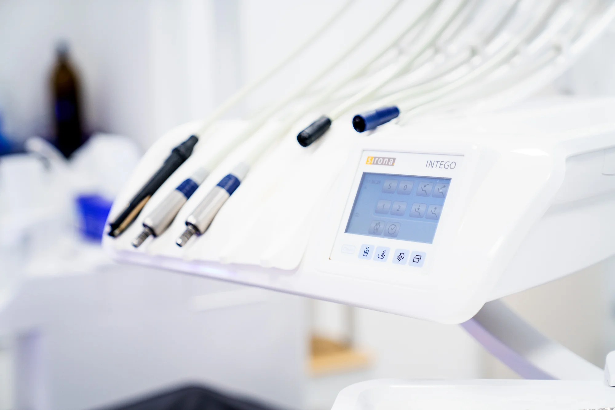 Ordinační bělení zubů LED lampou Philips Zoom s možností dentální hygieny