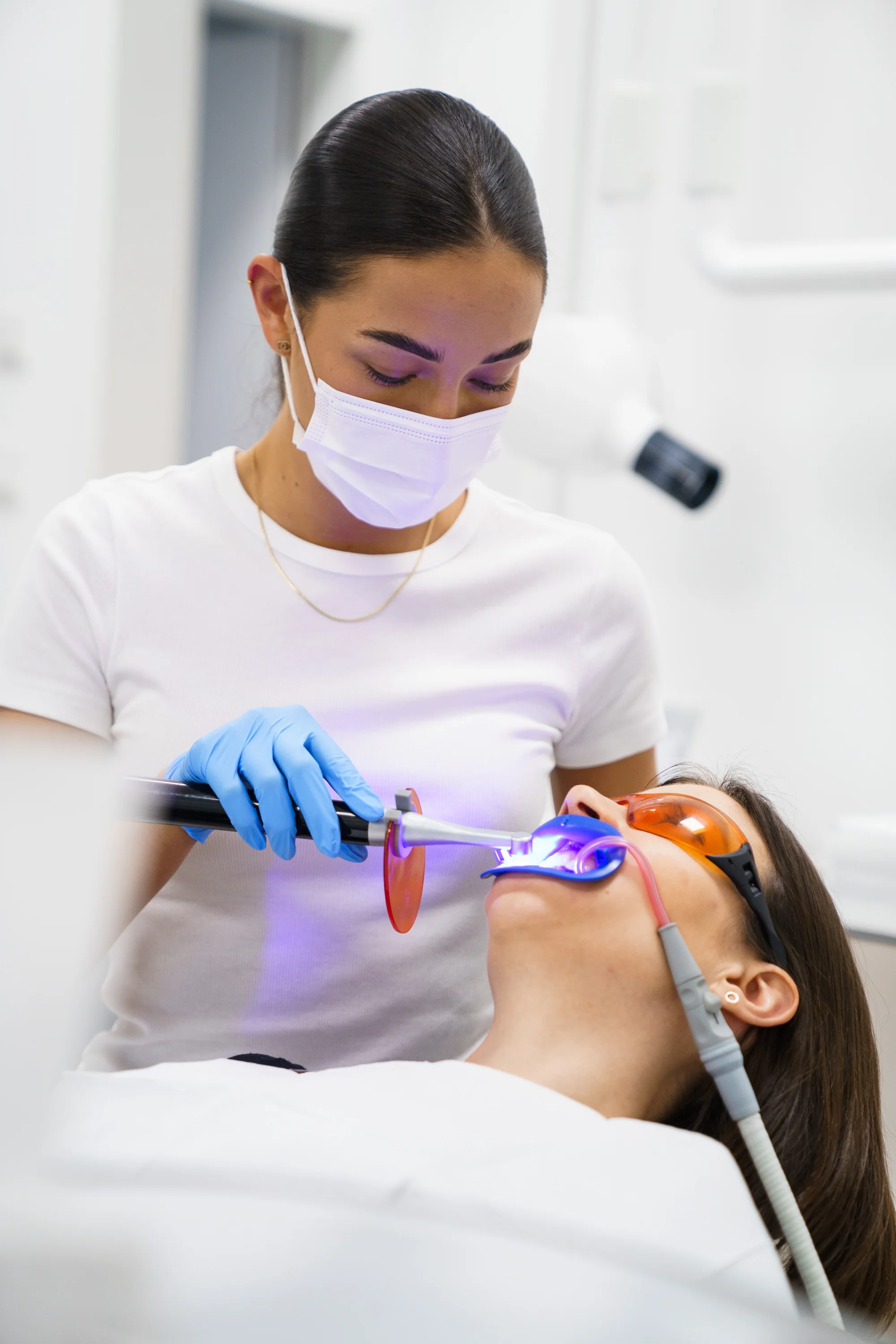 Ordinační bělení zubů LED lampou Philips Zoom s možností dentální hygieny