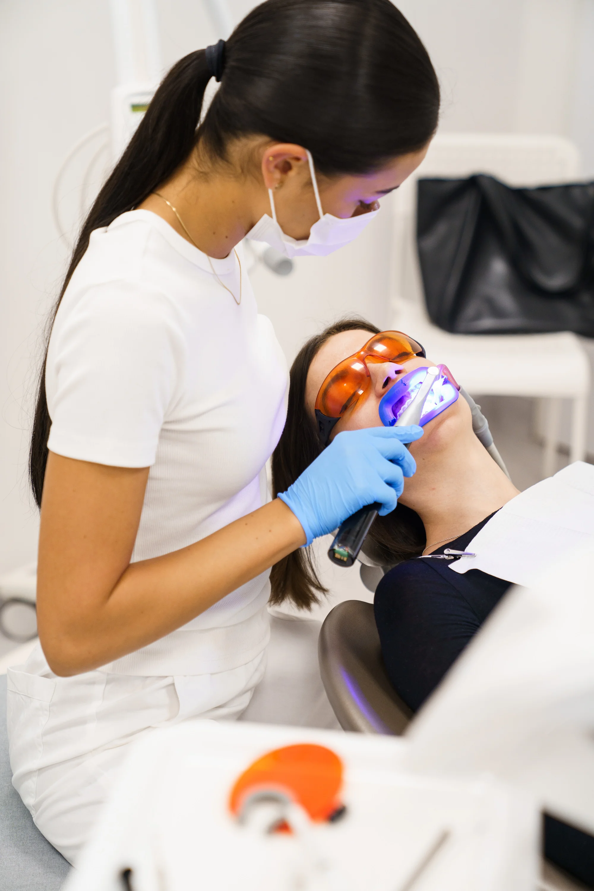 Ordinační bělení zubů LED lampou Philips Zoom s možností dentální hygieny