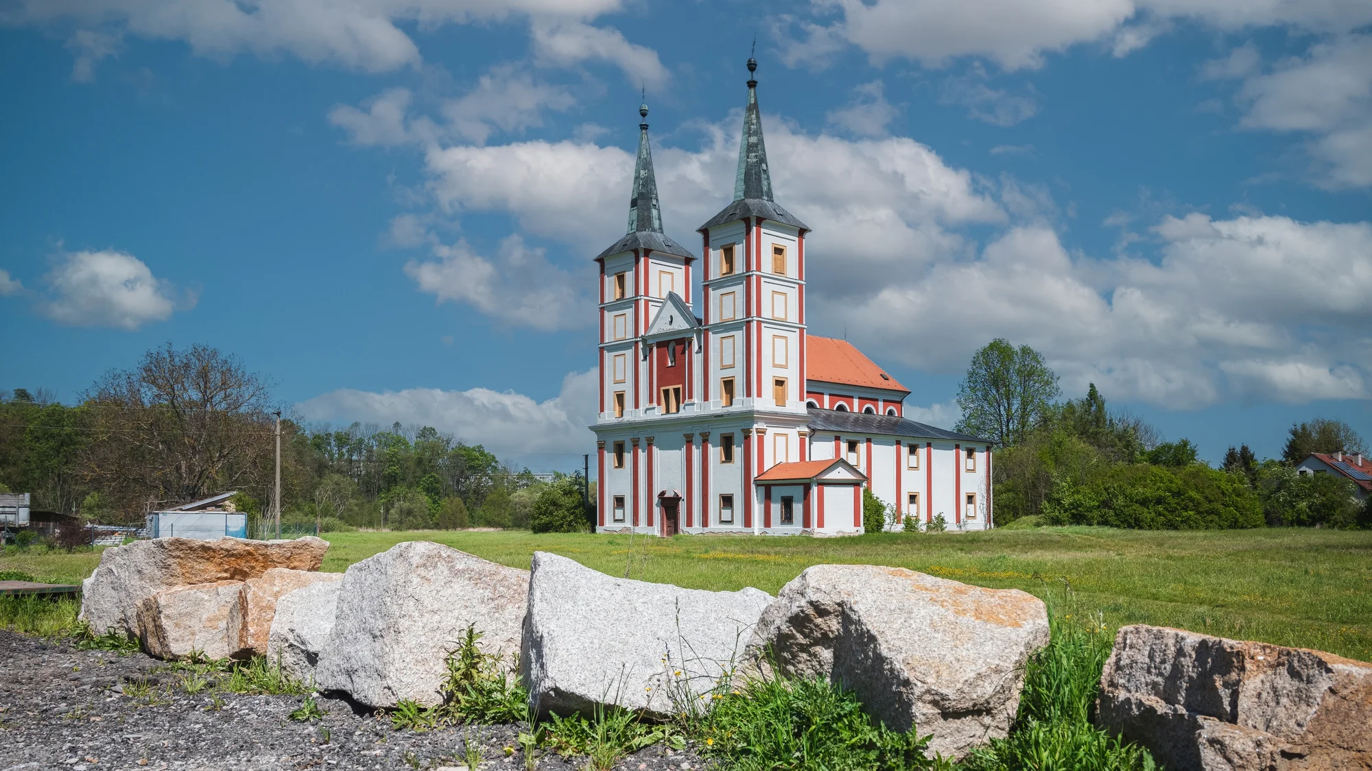 Krásně vybavená chatka se saunou, koupacím sudem i kuchyňkou a koupelnou na Chrudimsku